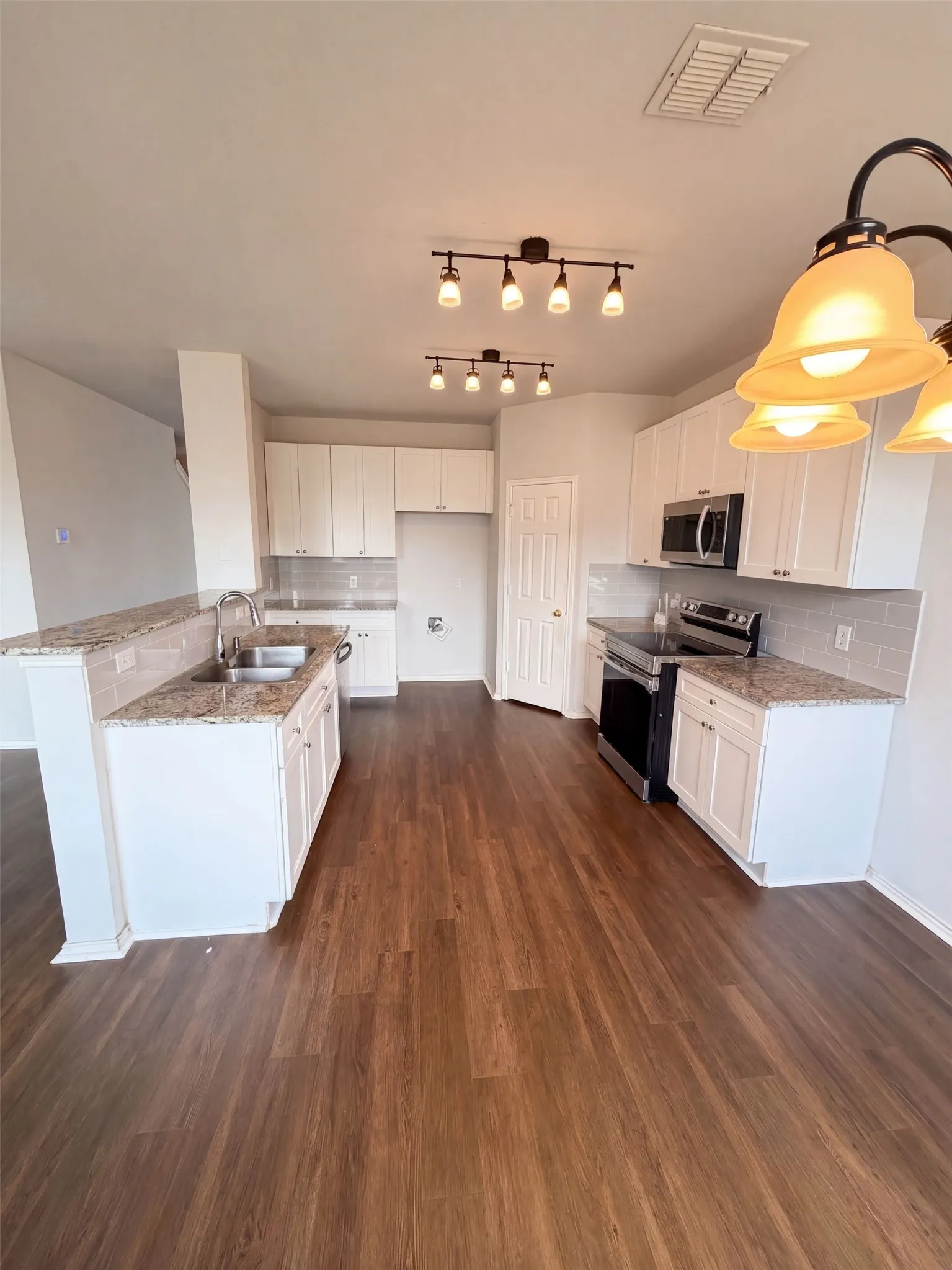 Single Family Residence For Sale in Denton County , 2220 Sumac Drive, Little Elm, Texas 75068, 4 Bedroom, 3 Bathroom, 2 Garage spaces, 2,611 Sqft, built in 2001, mls#21378686, Real Estate Agent in Little Elm, Homes For Sale in Denton county, Homes For Sale in Little Elm, Realtor in Little Elm Texas, Real Estate Brokerage Independent Realty Texas, Luminita Cordes Realtor