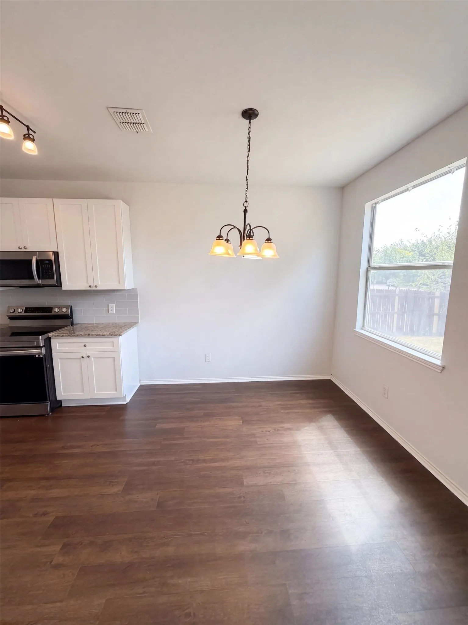Single Family Residence For Sale in Denton County , 2220 Sumac Drive, Little Elm, Texas 75068, 4 Bedroom, 3 Bathroom, 2 Garage spaces, 2,611 Sqft, built in 2001, mls#21378686, Real Estate Agent in Little Elm, Homes For Sale in Denton county, Homes For Sale in Little Elm, Realtor in Little Elm Texas, Real Estate Brokerage Independent Realty Texas, Luminita Cordes Realtor