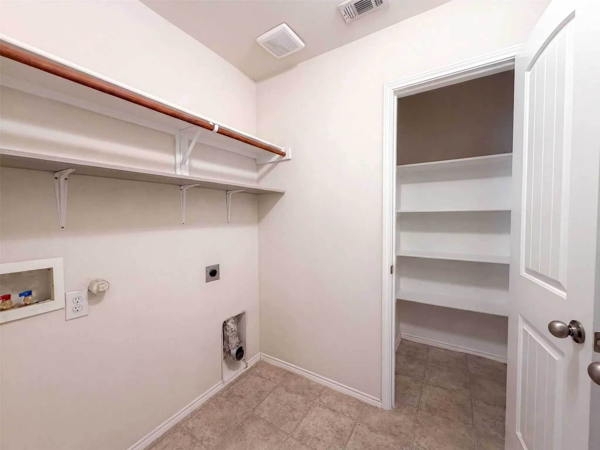Single Family Residence For Sale in Denton County , 1924 Hartwell Court, Providence Village, Texas 76227, 4 Bedroom, 3 Bathroom, 2 Garage spaces, 2,351 Sqft, built in 2010, mls#21378053, Real Estate Agent in Providence Village, Homes For Sale in Denton county, Homes For Sale in Providence Village, Realtor in Providence Village Texas, Real Estate Brokerage Independent Realty Texas, Luminita Cordes Realtor