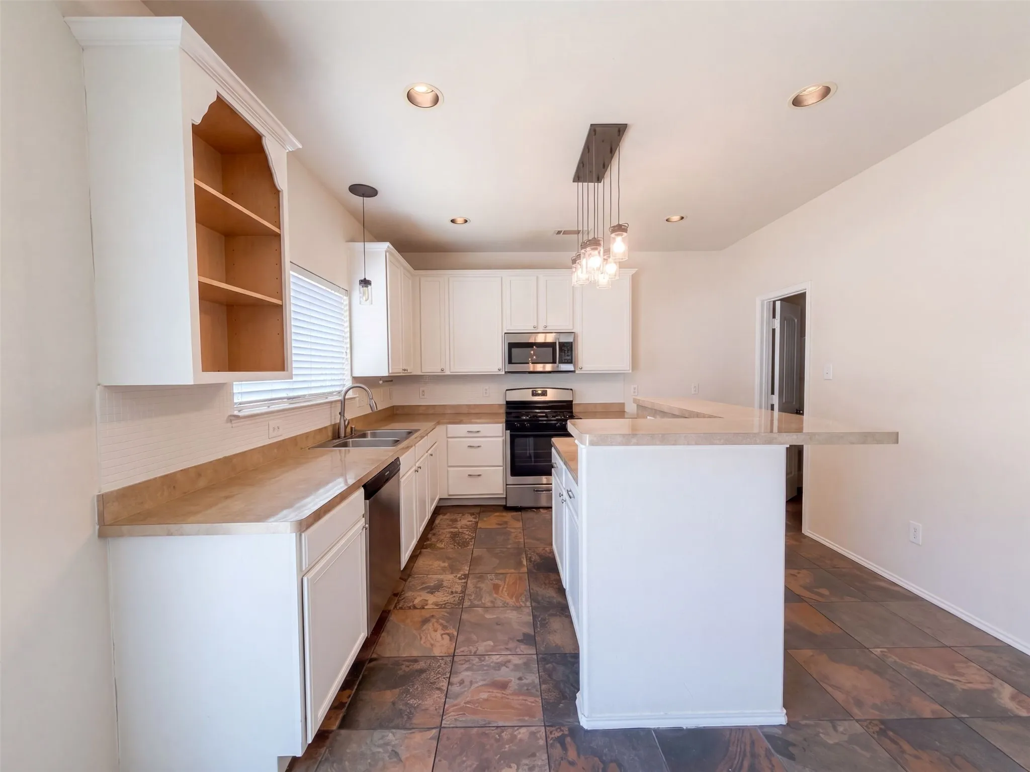 Single Family Residence For Sale in Denton County , 1924 Hartwell Court, Providence Village, Texas 76227, 4 Bedroom, 3 Bathroom, 2 Garage spaces, 2,351 Sqft, built in 2010, mls#21378053, Real Estate Agent in Providence Village, Homes For Sale in Denton county, Homes For Sale in Providence Village, Realtor in Providence Village Texas, Real Estate Brokerage Independent Realty Texas, Luminita Cordes Realtor