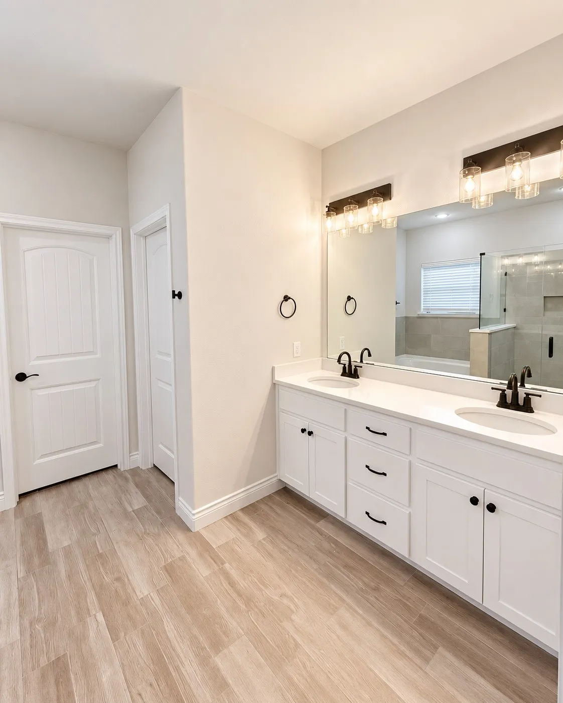 Single Family Residence For Rent in Hunt County , 8406 Grant Lane, Greenville, Texas 75402, 3 Bedroom, 3 Bathroom, 2 Garage spaces, 2,182 Sqft, built in 2021, mls#21380701, Real Estate Agent in Greenville, Homes For Rent in Hunt county, Homes For Rent in Greenville, Realtor in Greenville Texas, Real Estate Brokerage Independent Realty Texas, Luminita Cordes Realtor