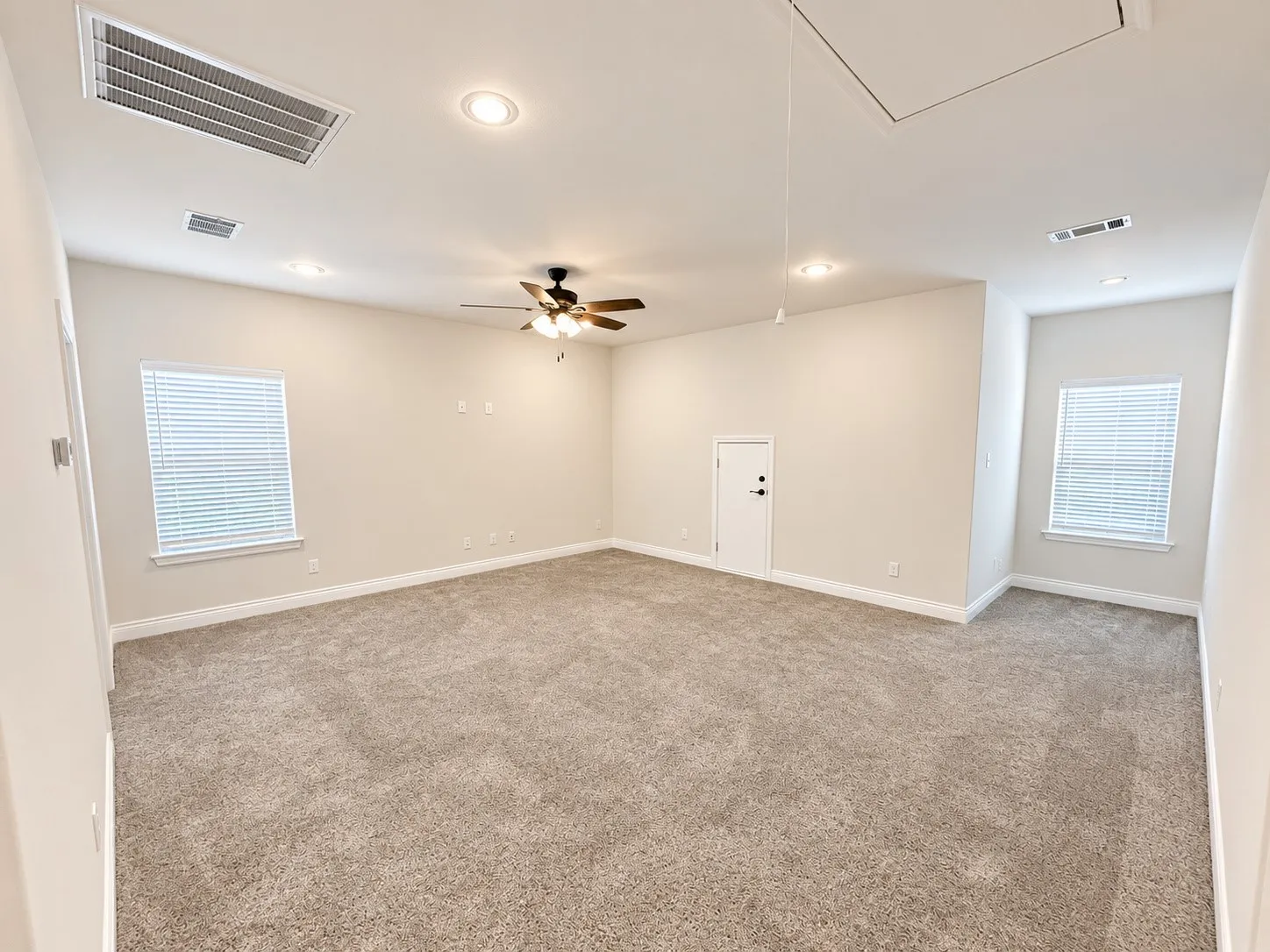 Single Family Residence For Rent in Hunt County , 8406 Grant Lane, Greenville, Texas 75402, 3 Bedroom, 3 Bathroom, 2 Garage spaces, 2,182 Sqft, built in 2021, mls#21380701, Real Estate Agent in Greenville, Homes For Rent in Hunt county, Homes For Rent in Greenville, Realtor in Greenville Texas, Real Estate Brokerage Independent Realty Texas, Luminita Cordes Realtor
