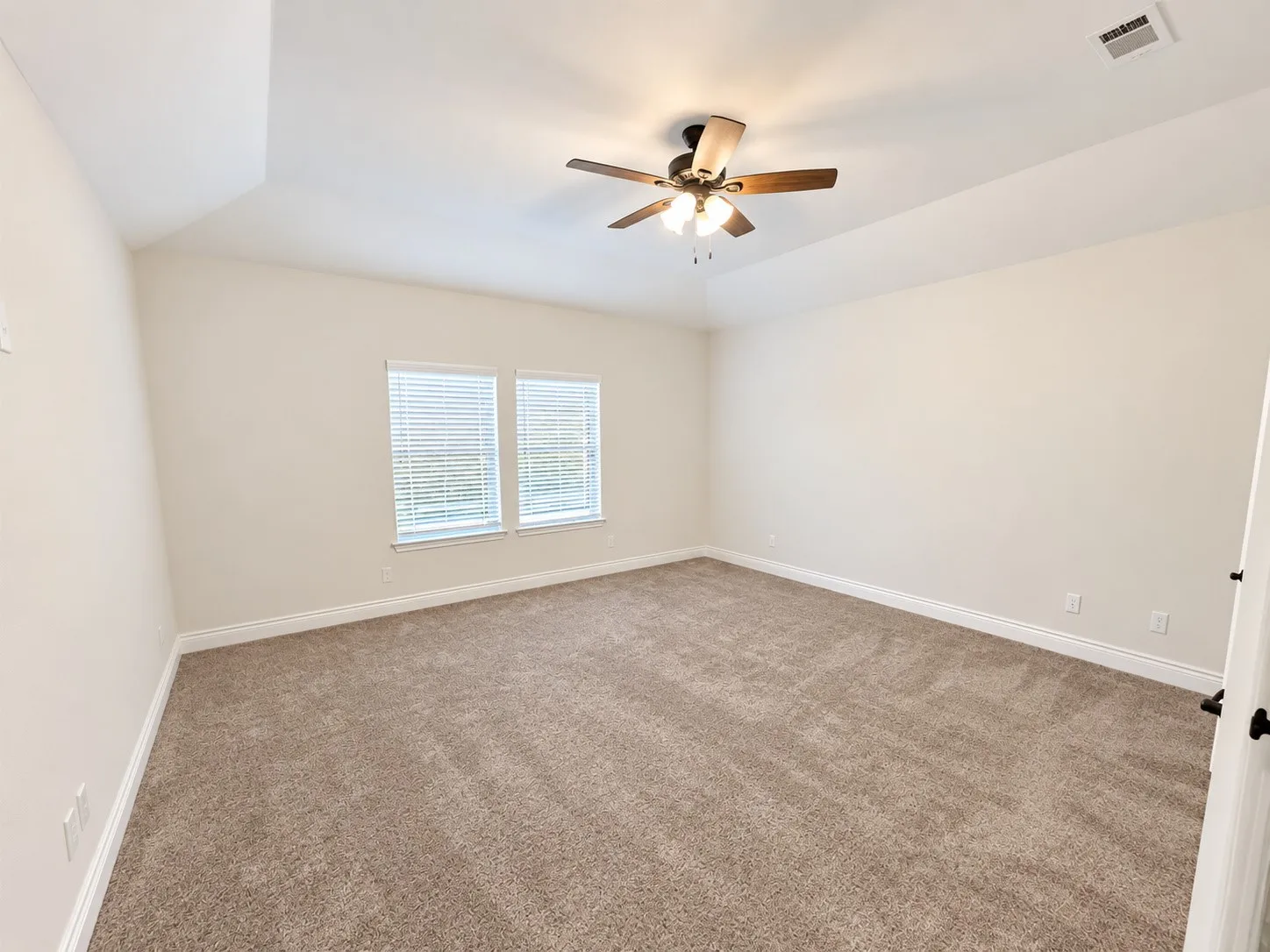 Single Family Residence For Rent in Hunt County , 8406 Grant Lane, Greenville, Texas 75402, 3 Bedroom, 3 Bathroom, 2 Garage spaces, 2,182 Sqft, built in 2021, mls#21380701, Real Estate Agent in Greenville, Homes For Rent in Hunt county, Homes For Rent in Greenville, Realtor in Greenville Texas, Real Estate Brokerage Independent Realty Texas, Luminita Cordes Realtor