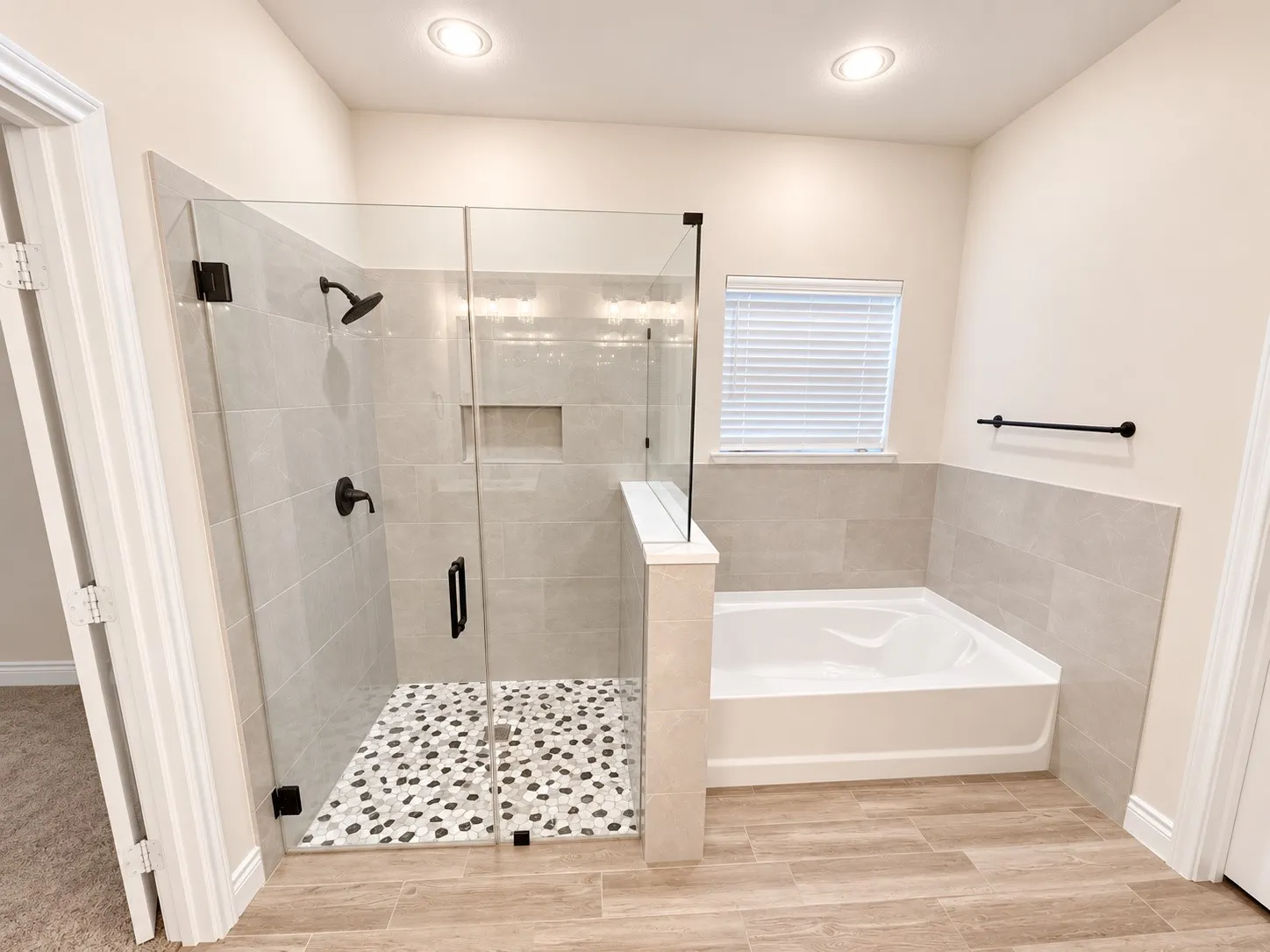 Single Family Residence For Rent in Hunt County , 8406 Grant Lane, Greenville, Texas 75402, 3 Bedroom, 3 Bathroom, 2 Garage spaces, 2,182 Sqft, built in 2021, mls#21380701, Real Estate Agent in Greenville, Homes For Rent in Hunt county, Homes For Rent in Greenville, Realtor in Greenville Texas, Real Estate Brokerage Independent Realty Texas, Luminita Cordes Realtor