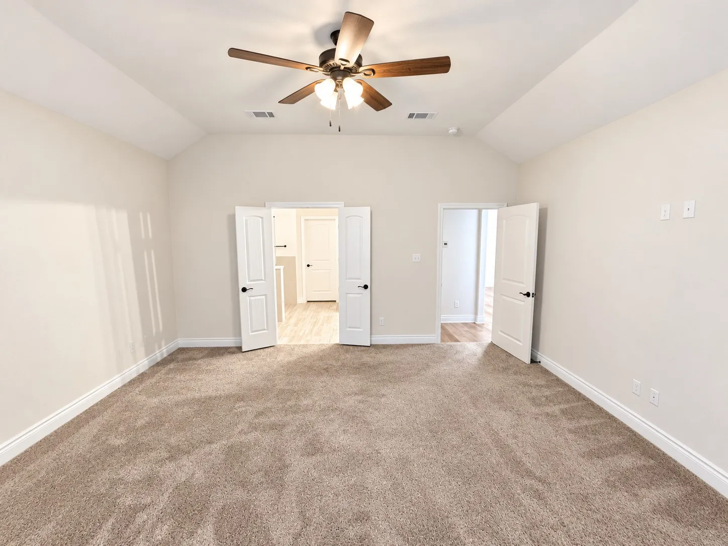Single Family Residence For Rent in Hunt County , 8406 Grant Lane, Greenville, Texas 75402, 3 Bedroom, 3 Bathroom, 2 Garage spaces, 2,182 Sqft, built in 2021, mls#21380701, Real Estate Agent in Greenville, Homes For Rent in Hunt county, Homes For Rent in Greenville, Realtor in Greenville Texas, Real Estate Brokerage Independent Realty Texas, Luminita Cordes Realtor