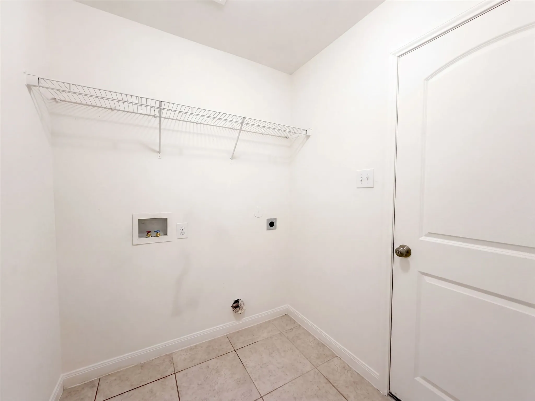 Single Family Residence For Sale in Tarrant County , 4101 Tower Lane, Crowley, Texas 76036, 3 Bedroom, 2 Bathroom, 2 Garage spaces, 1,539 Sqft, built in 2015, mls#21378043, Real Estate Agent in Crowley, Homes For Sale in Tarrant county, Homes For Sale in Crowley, Realtor in Crowley Texas, Real Estate Brokerage Independent Realty Texas, Luminita Cordes Realtor