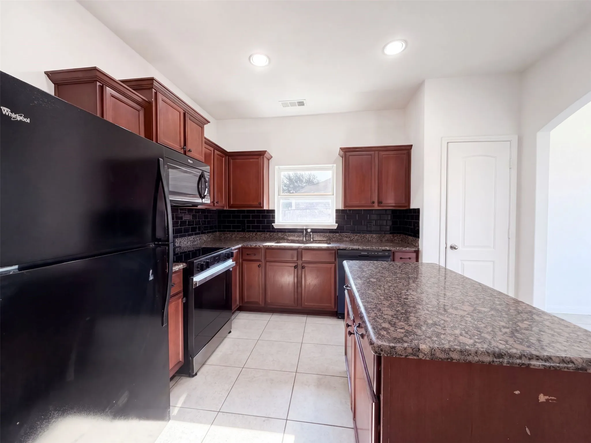 Single Family Residence For Sale in Tarrant County , 4101 Tower Lane, Crowley, Texas 76036, 3 Bedroom, 2 Bathroom, 2 Garage spaces, 1,539 Sqft, built in 2015, mls#21378043, Real Estate Agent in Crowley, Homes For Sale in Tarrant county, Homes For Sale in Crowley, Realtor in Crowley Texas, Real Estate Brokerage Independent Realty Texas, Luminita Cordes Realtor