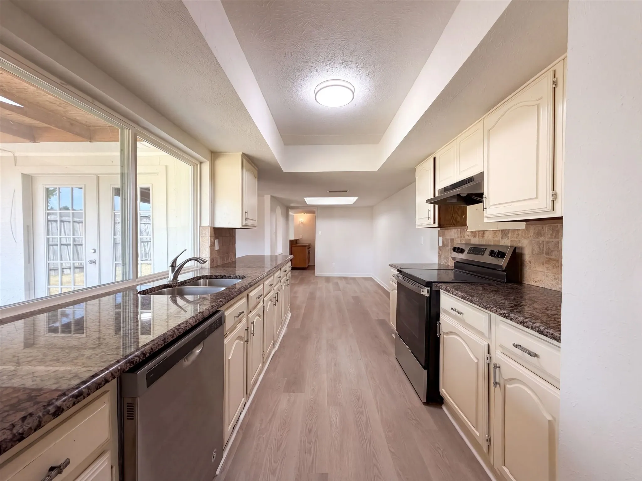 Single Family Residence For Sale in Dallas County , 2002 Wilderness Trail, Grand Prairie, Texas 75052, 4 Bedroom, 2 Bathroom, 2 Garage spaces, 2,220 Sqft, built in 1980, mls#21377639, Real Estate Agent in Grand Prairie, Homes For Sale in Dallas county, Homes For Sale in Grand Prairie, Realtor in Grand Prairie Texas, Real Estate Brokerage Independent Realty Texas, Luminita Cordes Realtor