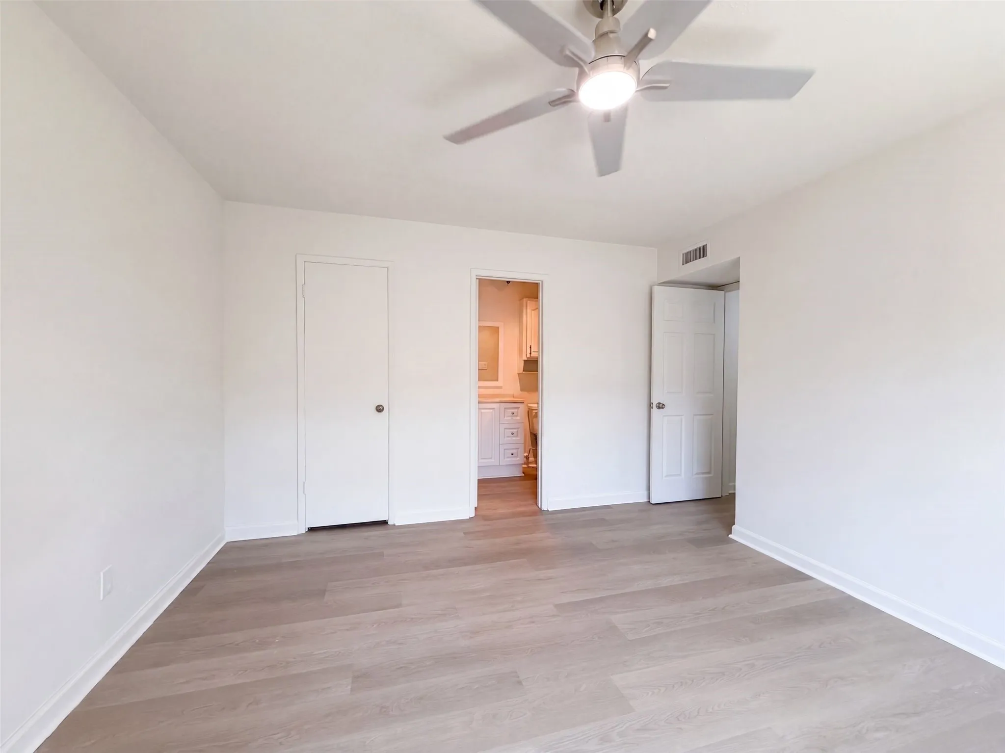 Single Family Residence For Sale in Dallas County , 2002 Wilderness Trail, Grand Prairie, Texas 75052, 4 Bedroom, 2 Bathroom, 2 Garage spaces, 2,220 Sqft, built in 1980, mls#21377639, Real Estate Agent in Grand Prairie, Homes For Sale in Dallas county, Homes For Sale in Grand Prairie, Realtor in Grand Prairie Texas, Real Estate Brokerage Independent Realty Texas, Luminita Cordes Realtor