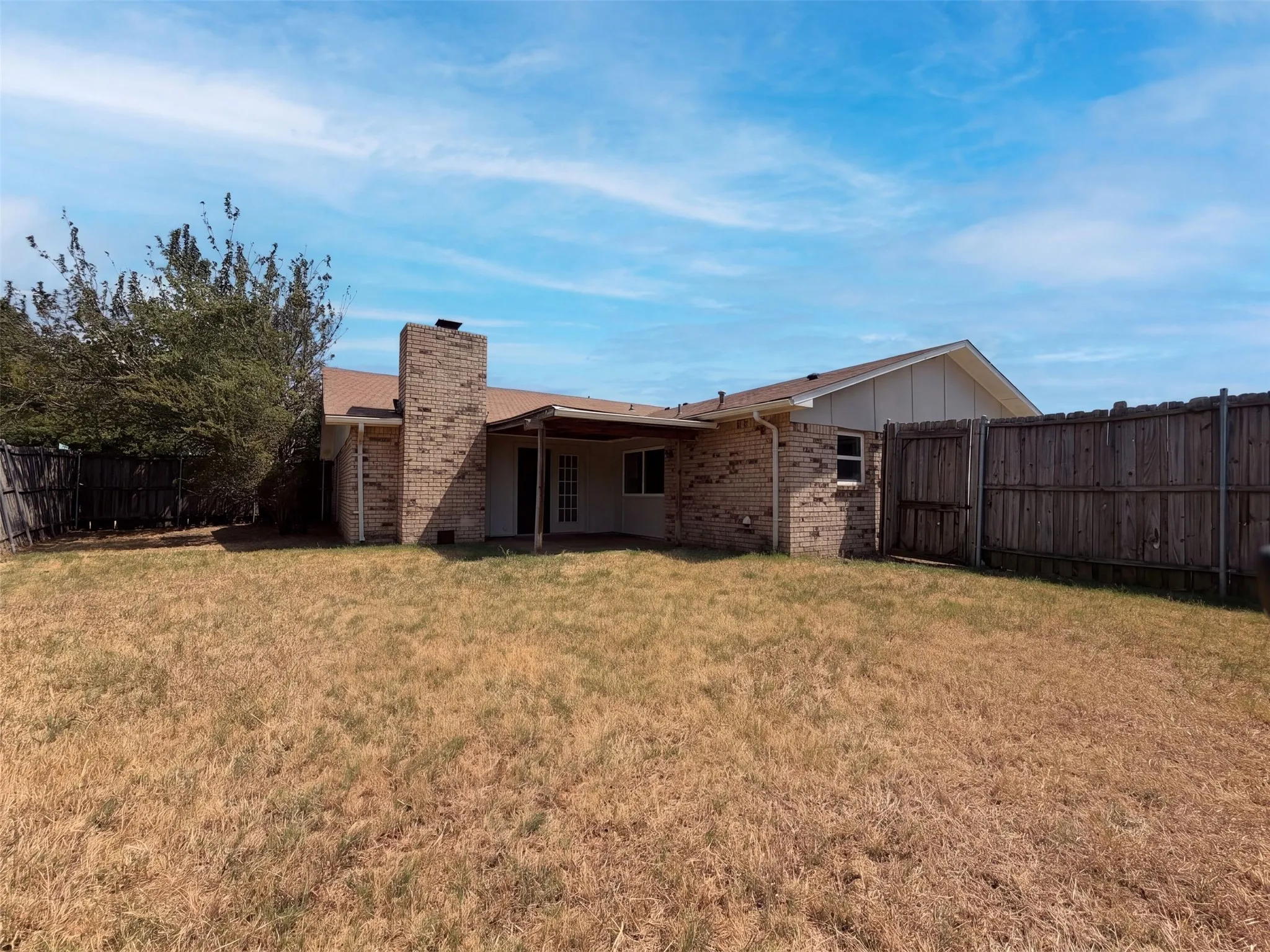 Single Family Residence For Sale in Dallas County , 2002 Wilderness Trail, Grand Prairie, Texas 75052, 4 Bedroom, 2 Bathroom, 2 Garage spaces, 2,220 Sqft, built in 1980, mls#21377639, Real Estate Agent in Grand Prairie, Homes For Sale in Dallas county, Homes For Sale in Grand Prairie, Realtor in Grand Prairie Texas, Real Estate Brokerage Independent Realty Texas, Luminita Cordes Realtor