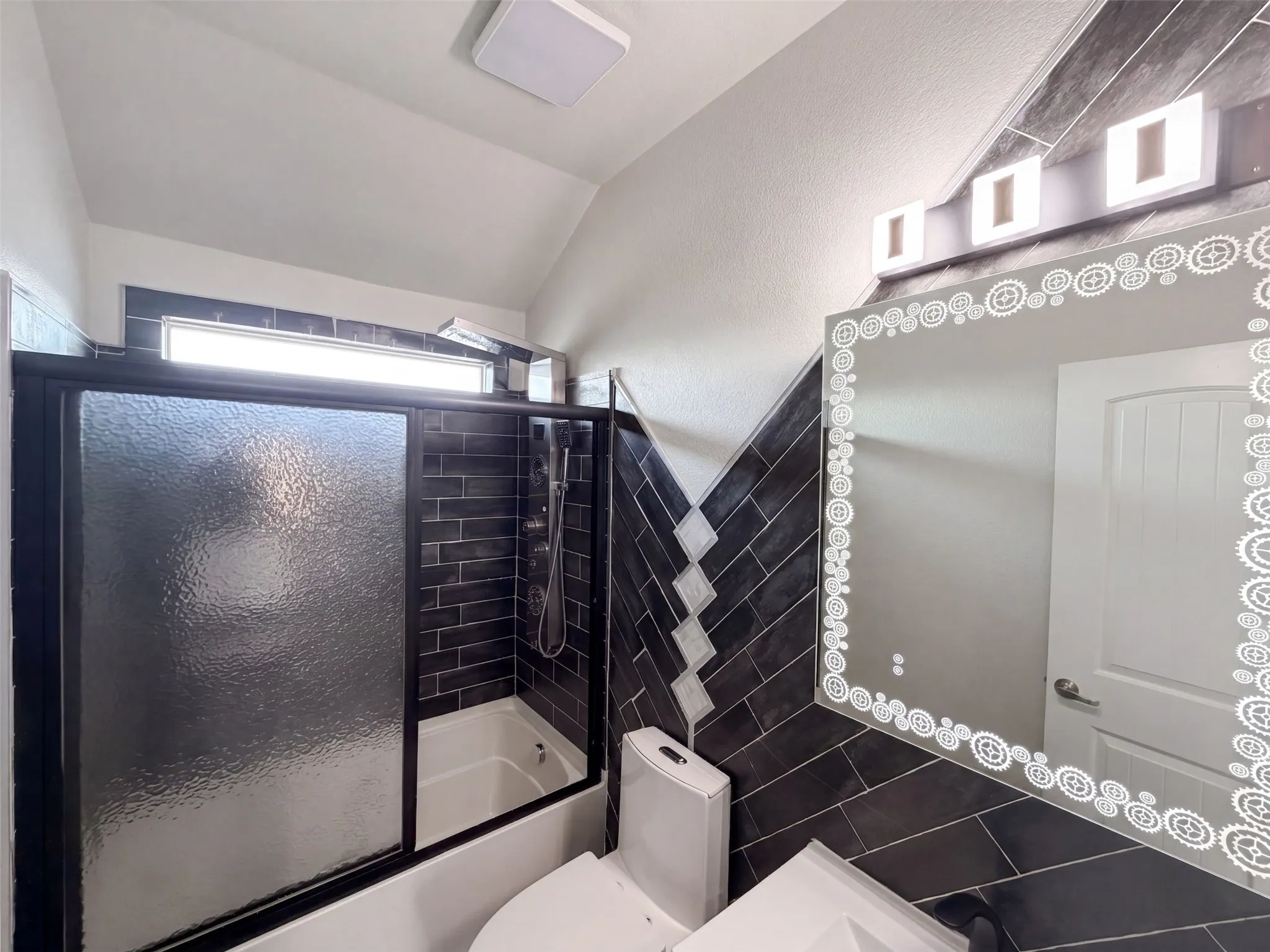 Single Family Residence For Sale in Parker County , 625 River Rock Drive, Azle, Texas 76020, 4 Bedroom, 4 Bathroom, 2 Garage spaces, 2,326 Sqft, built in 2016, mls#21377359, Real Estate Agent in Azle, Homes For Sale in Parker county, Homes For Sale in Azle, Realtor in Azle Texas, Real Estate Brokerage Independent Realty Texas, Luminita Cordes Realtor