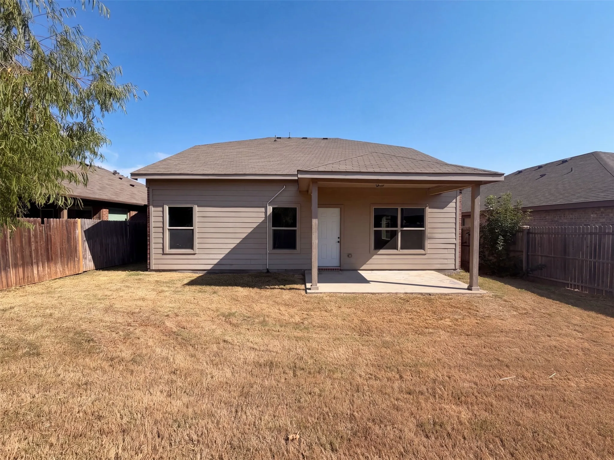 Single Family Residence For Sale in Parker County , 625 River Rock Drive, Azle, Texas 76020, 4 Bedroom, 4 Bathroom, 2 Garage spaces, 2,326 Sqft, built in 2016, mls#21377359, Real Estate Agent in Azle, Homes For Sale in Parker county, Homes For Sale in Azle, Realtor in Azle Texas, Real Estate Brokerage Independent Realty Texas, Luminita Cordes Realtor