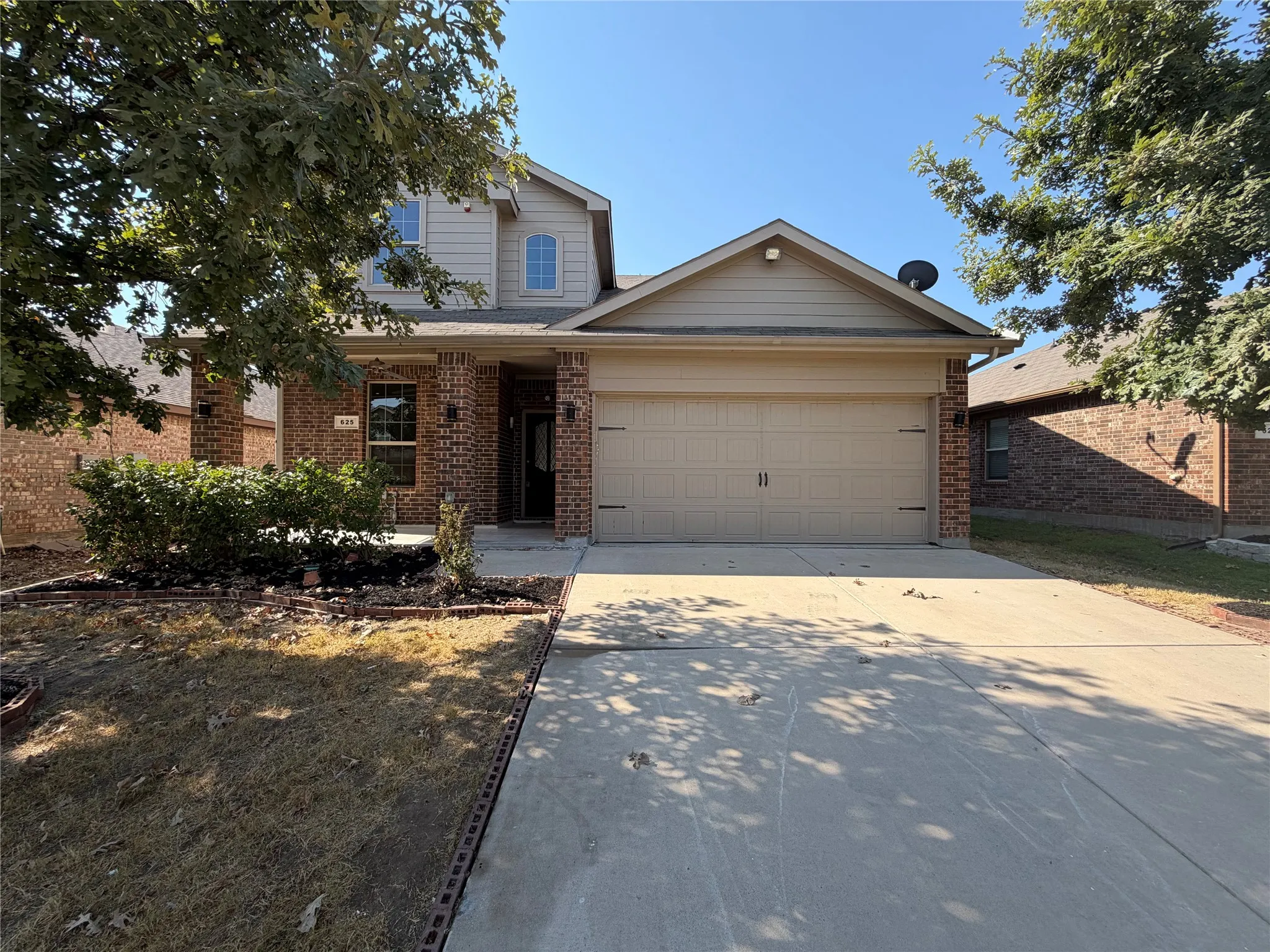 Single Family Residence For Sale in Parker County , 625 River Rock Drive, Azle, Texas 76020, 4 Bedroom, 4 Bathroom, 2 Garage spaces, 2,326 Sqft, built in 2016, mls#21377359, Real Estate Agent in Azle, Homes For Sale in Parker county, Homes For Sale in Azle, Realtor in Azle Texas, Real Estate Brokerage Independent Realty Texas, Luminita Cordes Realtor