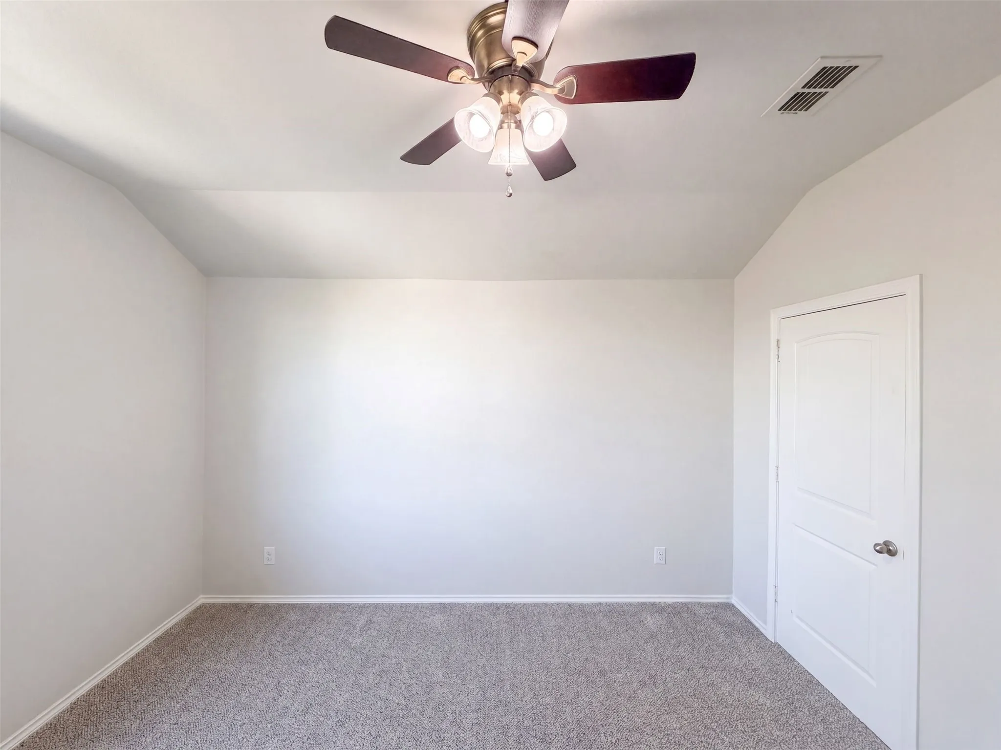 Single Family Residence For Sale in Parker County , 625 River Rock Drive, Azle, Texas 76020, 4 Bedroom, 4 Bathroom, 2 Garage spaces, 2,326 Sqft, built in 2016, mls#21377359, Real Estate Agent in Azle, Homes For Sale in Parker county, Homes For Sale in Azle, Realtor in Azle Texas, Real Estate Brokerage Independent Realty Texas, Luminita Cordes Realtor