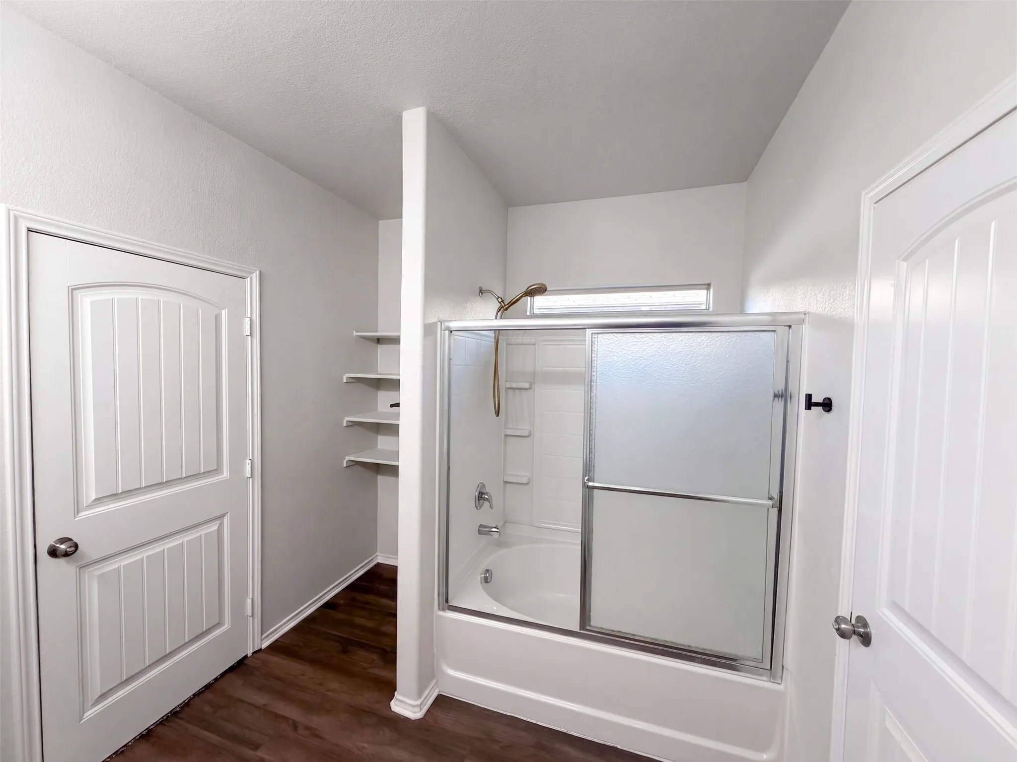 Single Family Residence For Sale in Parker County , 625 River Rock Drive, Azle, Texas 76020, 4 Bedroom, 4 Bathroom, 2 Garage spaces, 2,326 Sqft, built in 2016, mls#21377359, Real Estate Agent in Azle, Homes For Sale in Parker county, Homes For Sale in Azle, Realtor in Azle Texas, Real Estate Brokerage Independent Realty Texas, Luminita Cordes Realtor