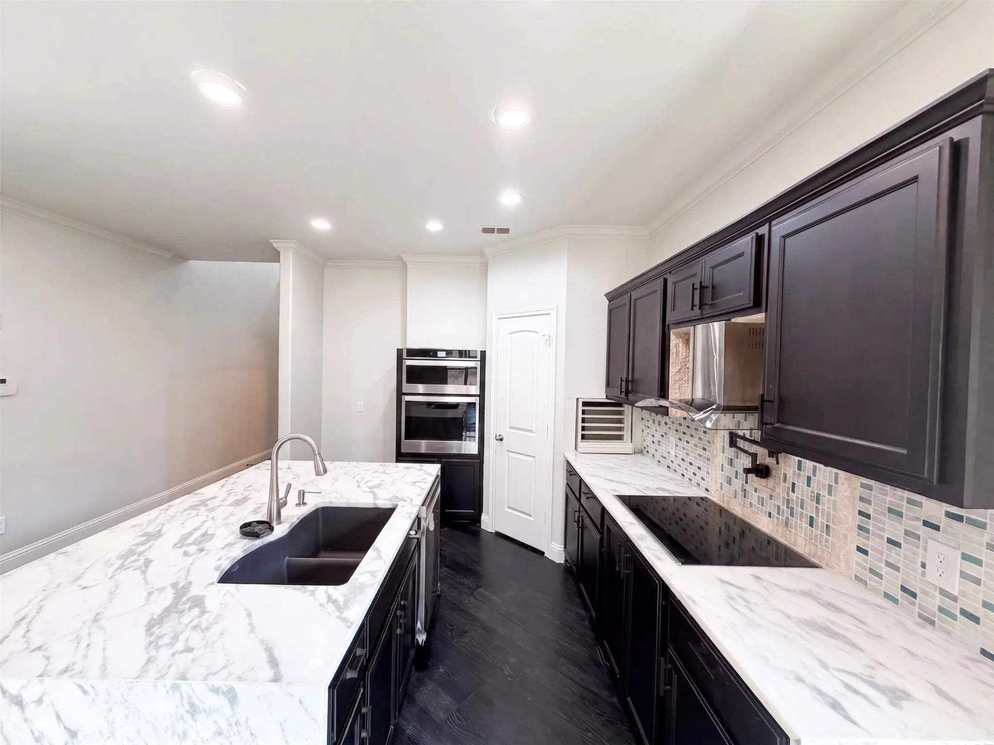 Single Family Residence For Sale in Parker County , 625 River Rock Drive, Azle, Texas 76020, 4 Bedroom, 4 Bathroom, 2 Garage spaces, 2,326 Sqft, built in 2016, mls#21377359, Real Estate Agent in Azle, Homes For Sale in Parker county, Homes For Sale in Azle, Realtor in Azle Texas, Real Estate Brokerage Independent Realty Texas, Luminita Cordes Realtor