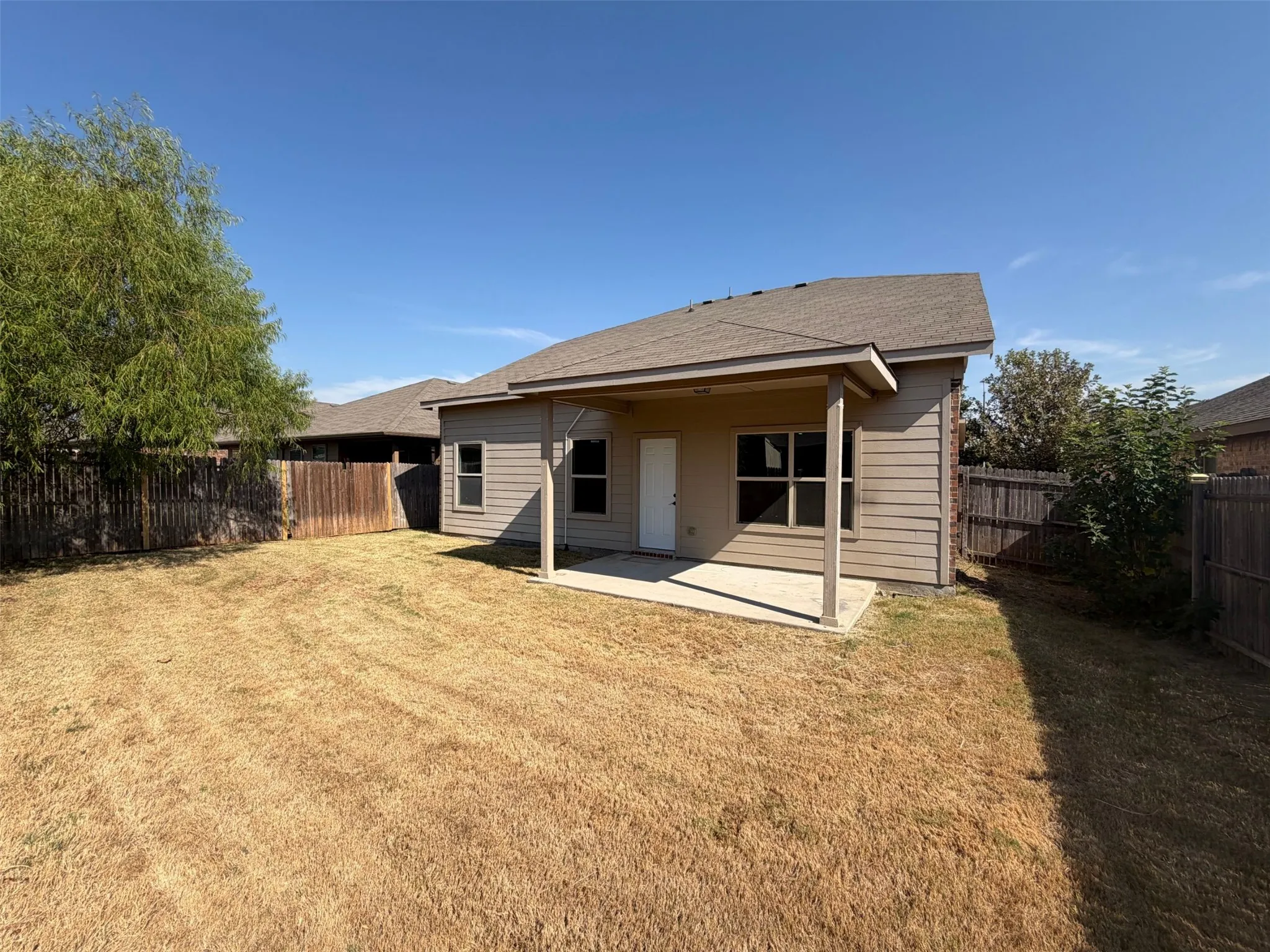 Single Family Residence For Sale in Parker County , 625 River Rock Drive, Azle, Texas 76020, 4 Bedroom, 4 Bathroom, 2 Garage spaces, 2,326 Sqft, built in 2016, mls#21377359, Real Estate Agent in Azle, Homes For Sale in Parker county, Homes For Sale in Azle, Realtor in Azle Texas, Real Estate Brokerage Independent Realty Texas, Luminita Cordes Realtor