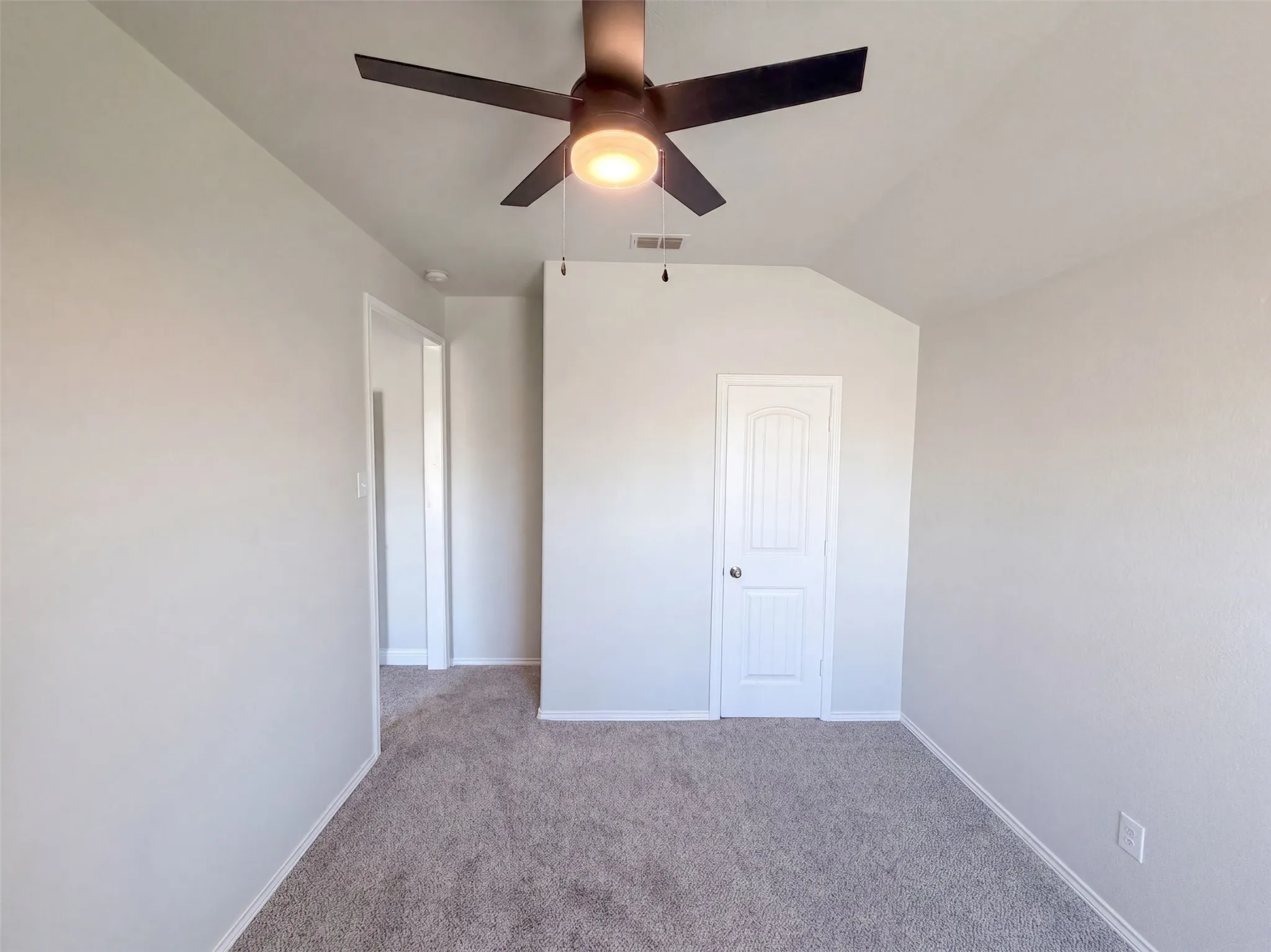 Single Family Residence For Sale in Parker County , 625 River Rock Drive, Azle, Texas 76020, 4 Bedroom, 4 Bathroom, 2 Garage spaces, 2,326 Sqft, built in 2016, mls#21377359, Real Estate Agent in Azle, Homes For Sale in Parker county, Homes For Sale in Azle, Realtor in Azle Texas, Real Estate Brokerage Independent Realty Texas, Luminita Cordes Realtor