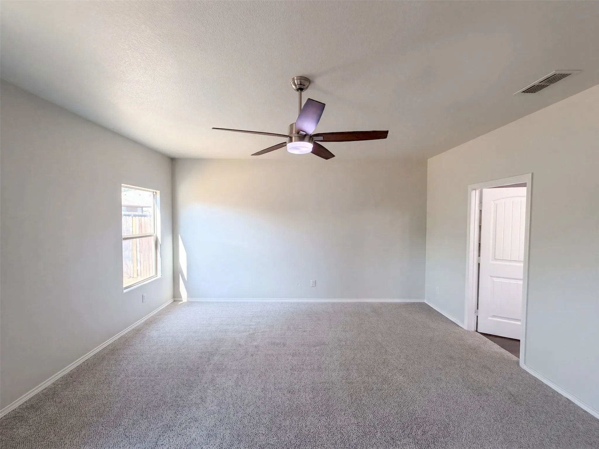 Single Family Residence For Sale in Parker County , 625 River Rock Drive, Azle, Texas 76020, 4 Bedroom, 4 Bathroom, 2 Garage spaces, 2,326 Sqft, built in 2016, mls#21377359, Real Estate Agent in Azle, Homes For Sale in Parker county, Homes For Sale in Azle, Realtor in Azle Texas, Real Estate Brokerage Independent Realty Texas, Luminita Cordes Realtor