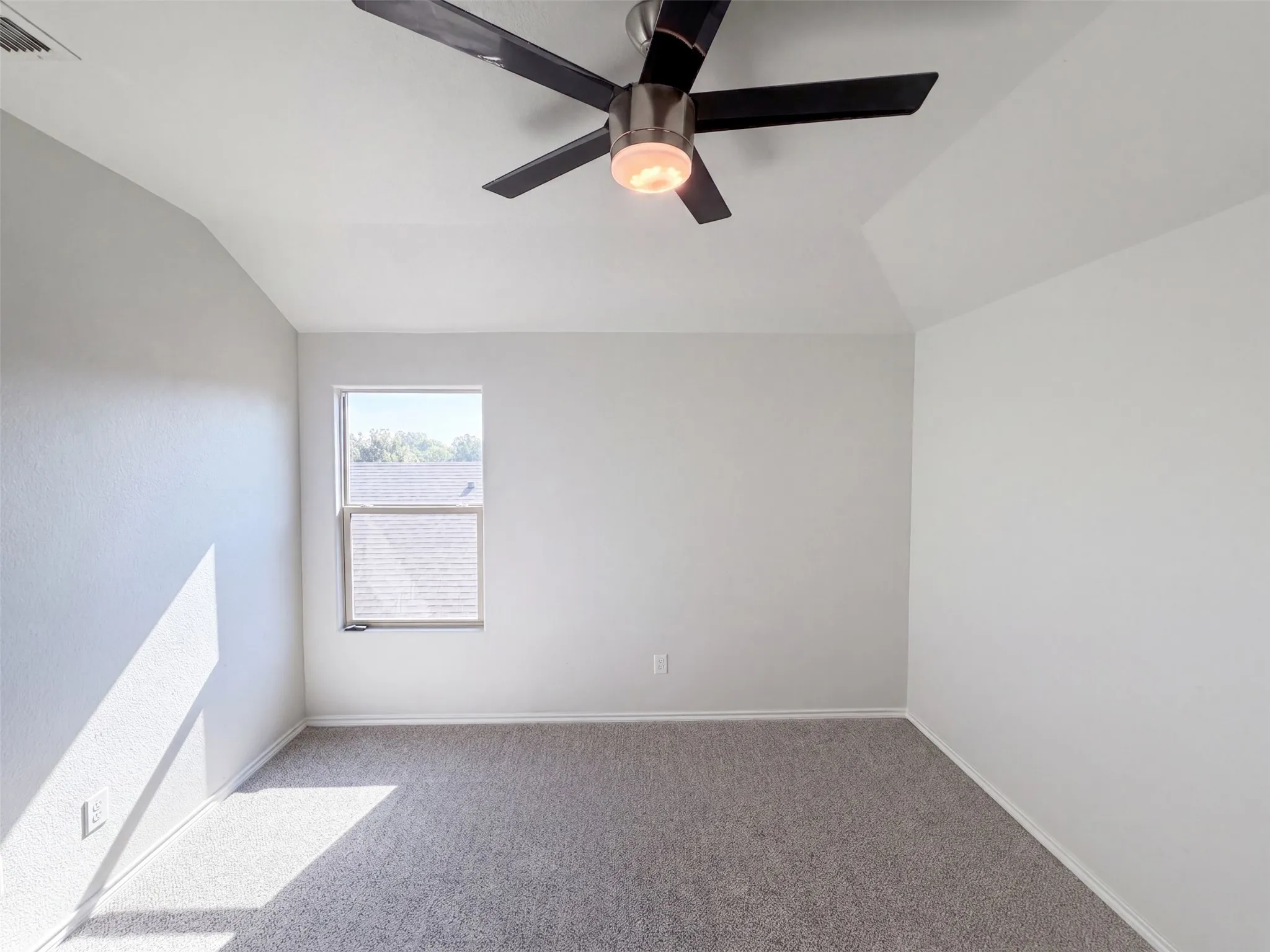 Single Family Residence For Sale in Parker County , 625 River Rock Drive, Azle, Texas 76020, 4 Bedroom, 4 Bathroom, 2 Garage spaces, 2,326 Sqft, built in 2016, mls#21377359, Real Estate Agent in Azle, Homes For Sale in Parker county, Homes For Sale in Azle, Realtor in Azle Texas, Real Estate Brokerage Independent Realty Texas, Luminita Cordes Realtor