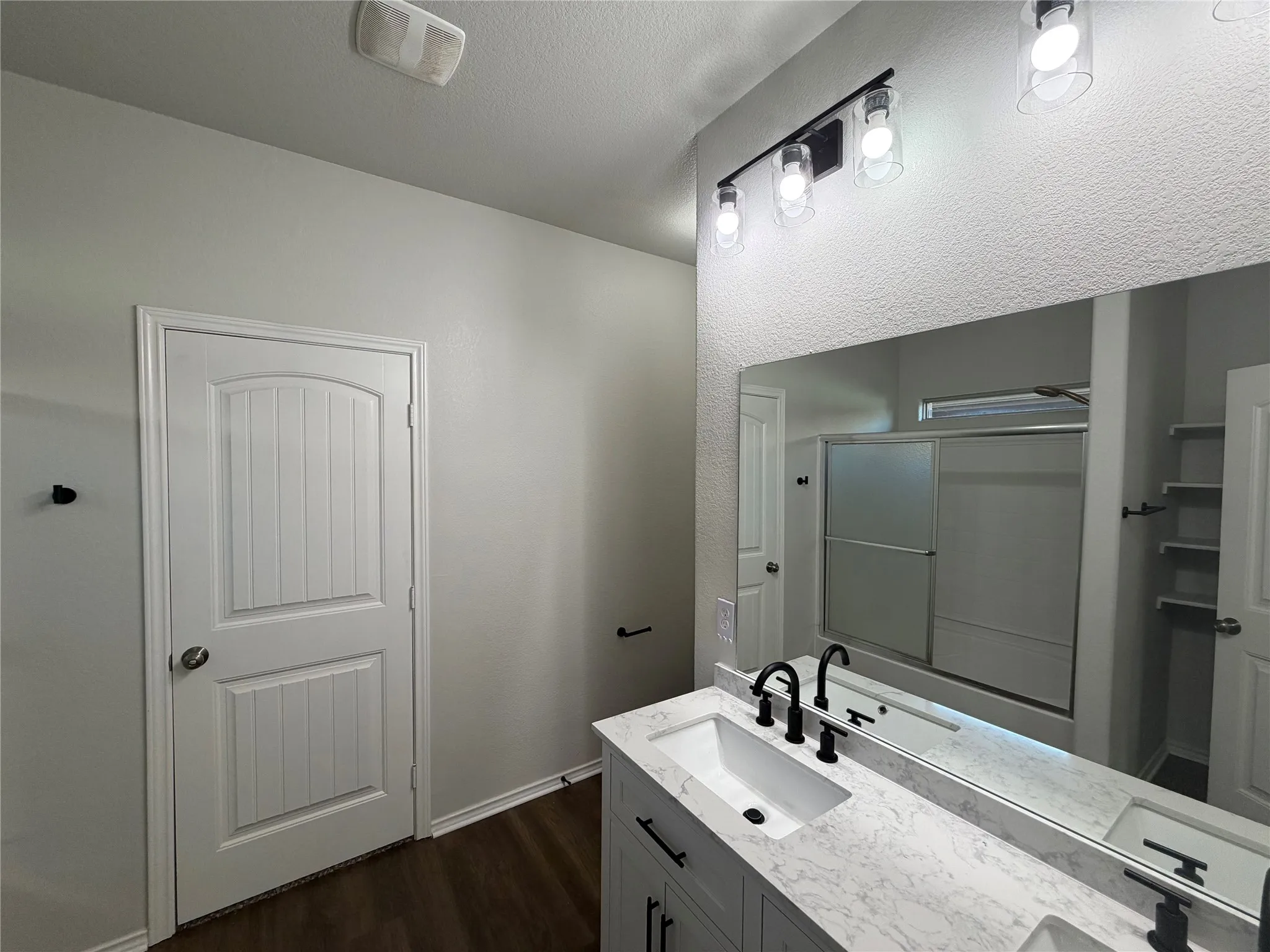 Single Family Residence For Sale in Parker County , 625 River Rock Drive, Azle, Texas 76020, 4 Bedroom, 4 Bathroom, 2 Garage spaces, 2,326 Sqft, built in 2016, mls#21377359, Real Estate Agent in Azle, Homes For Sale in Parker county, Homes For Sale in Azle, Realtor in Azle Texas, Real Estate Brokerage Independent Realty Texas, Luminita Cordes Realtor