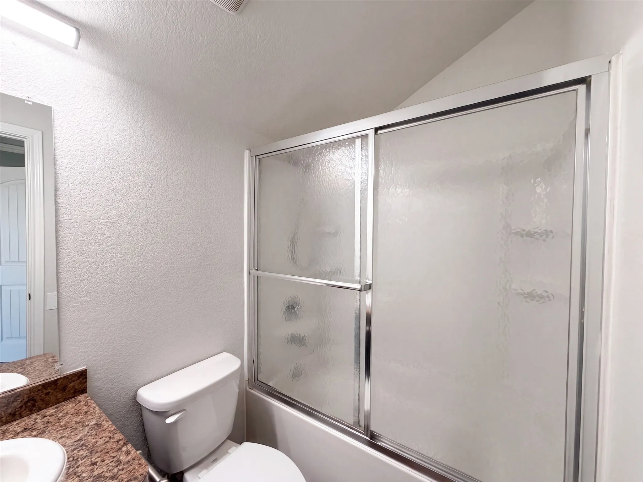 Single Family Residence For Sale in Parker County , 625 River Rock Drive, Azle, Texas 76020, 4 Bedroom, 4 Bathroom, 2 Garage spaces, 2,326 Sqft, built in 2016, mls#21377359, Real Estate Agent in Azle, Homes For Sale in Parker county, Homes For Sale in Azle, Realtor in Azle Texas, Real Estate Brokerage Independent Realty Texas, Luminita Cordes Realtor