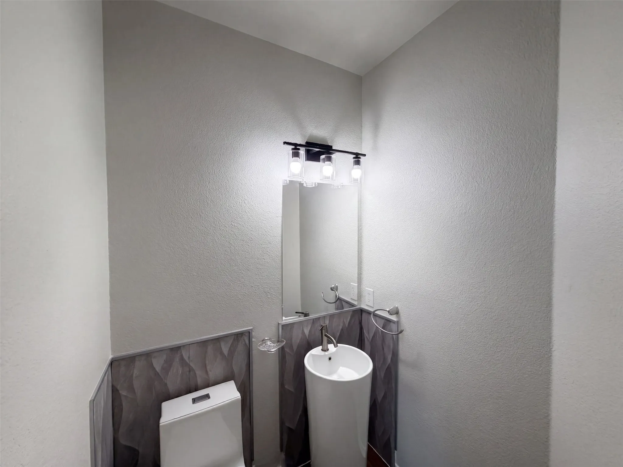 Single Family Residence For Sale in Parker County , 625 River Rock Drive, Azle, Texas 76020, 4 Bedroom, 4 Bathroom, 2 Garage spaces, 2,326 Sqft, built in 2016, mls#21377359, Real Estate Agent in Azle, Homes For Sale in Parker county, Homes For Sale in Azle, Realtor in Azle Texas, Real Estate Brokerage Independent Realty Texas, Luminita Cordes Realtor