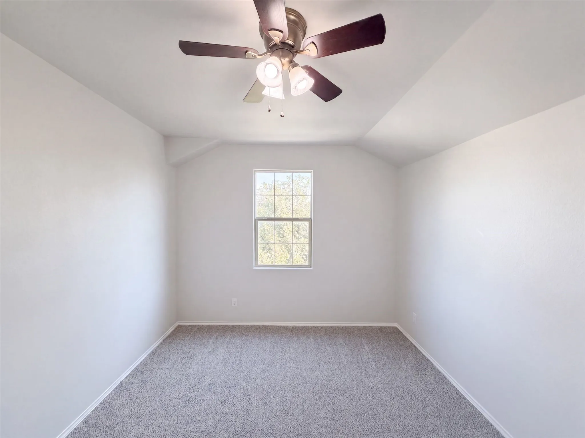 Single Family Residence For Sale in Parker County , 625 River Rock Drive, Azle, Texas 76020, 4 Bedroom, 4 Bathroom, 2 Garage spaces, 2,326 Sqft, built in 2016, mls#21377359, Real Estate Agent in Azle, Homes For Sale in Parker county, Homes For Sale in Azle, Realtor in Azle Texas, Real Estate Brokerage Independent Realty Texas, Luminita Cordes Realtor
