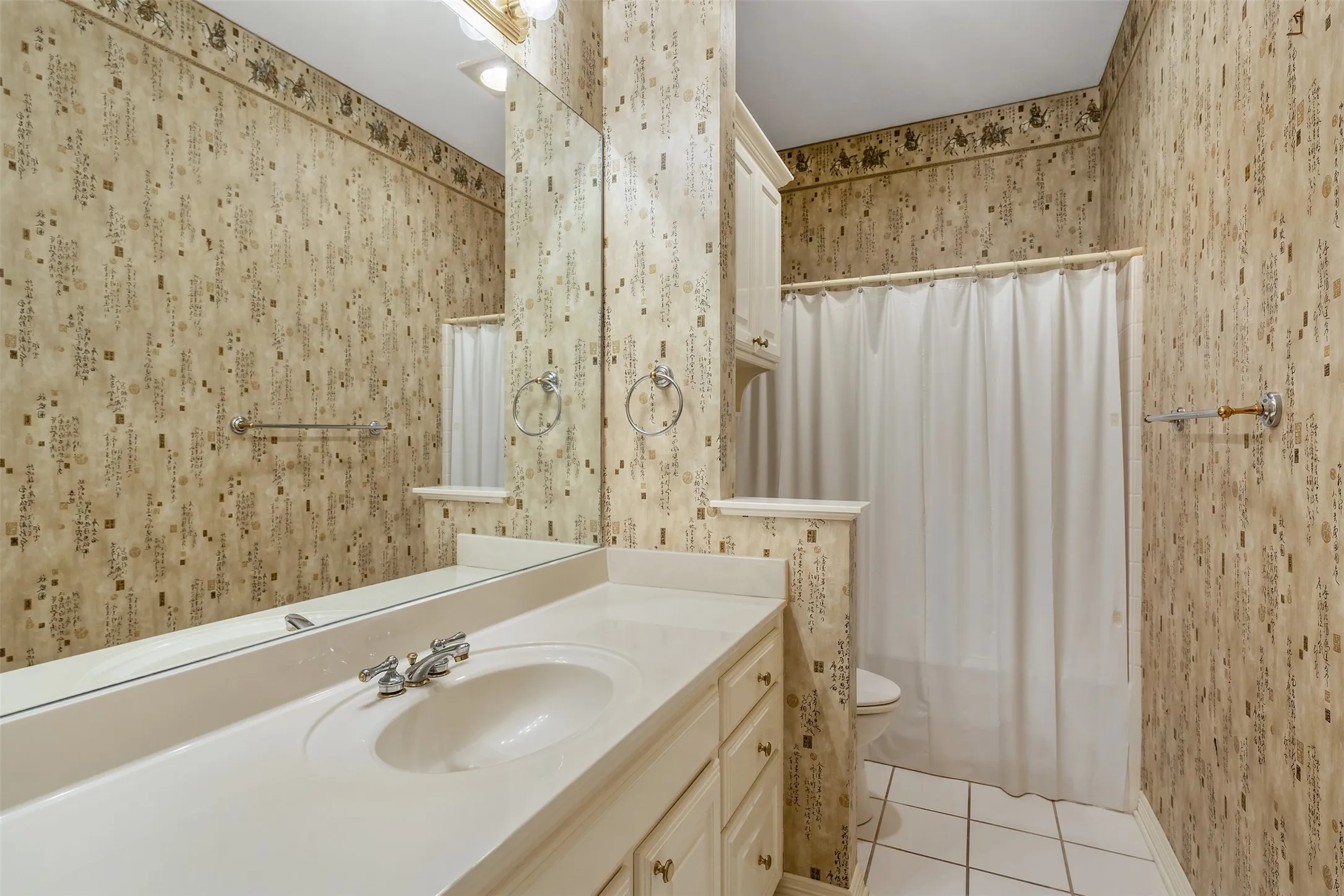 Single Family Residence For Sale in Smith County , 602 Paloma, Tyler, Texas 75703, 3 Bedroom, 2 Bathroom, 2 Garage spaces, 2,086 Sqft, built in 1995, mls#21380695, Real Estate Agent in Tyler, Homes For Sale in Smith county, Homes For Sale in Tyler, Realtor in Tyler Texas, Real Estate Brokerage Independent Realty Texas, Luminita Cordes Realtor