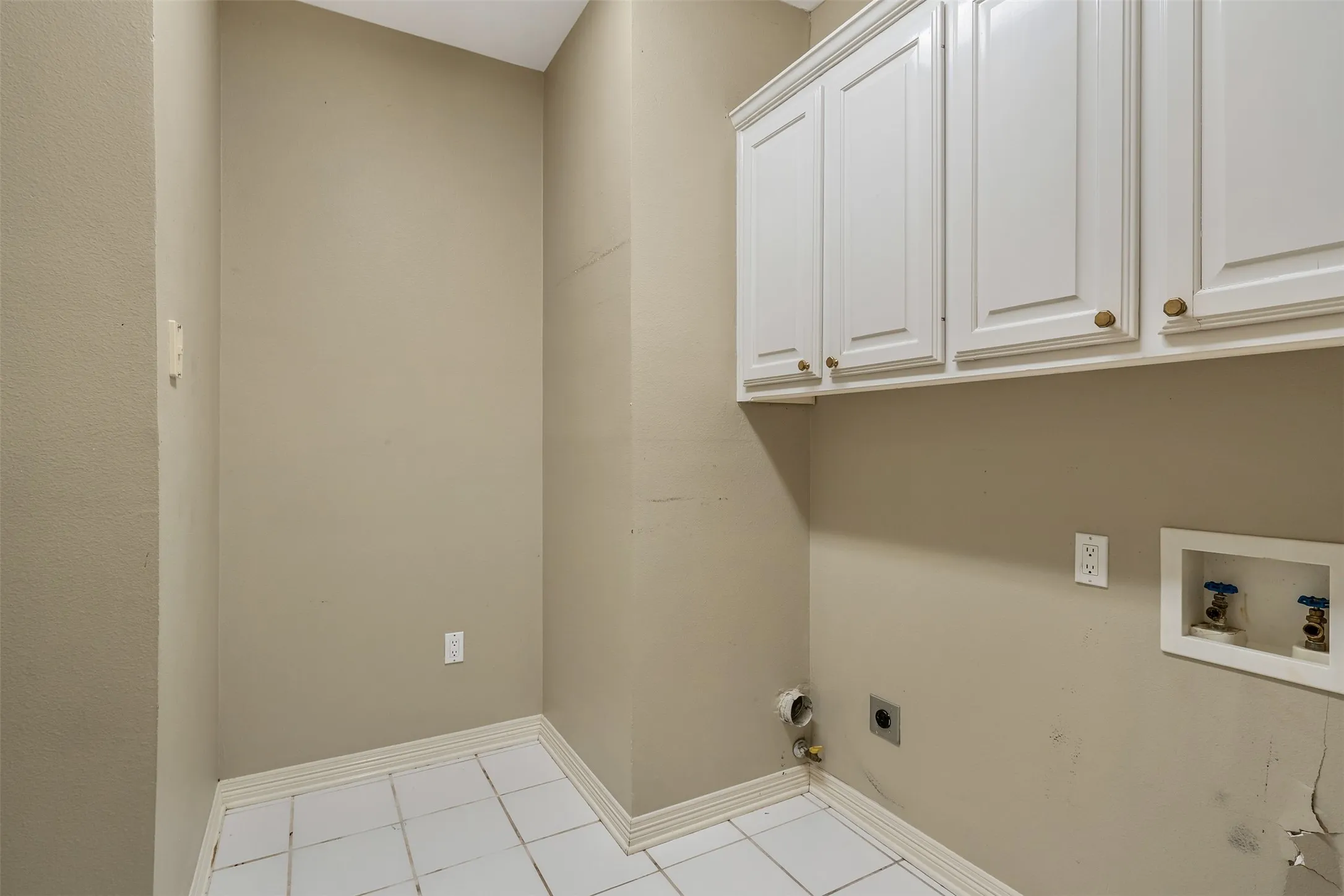 Single Family Residence For Sale in Smith County , 602 Paloma, Tyler, Texas 75703, 3 Bedroom, 2 Bathroom, 2 Garage spaces, 2,086 Sqft, built in 1995, mls#21380695, Real Estate Agent in Tyler, Homes For Sale in Smith county, Homes For Sale in Tyler, Realtor in Tyler Texas, Real Estate Brokerage Independent Realty Texas, Luminita Cordes Realtor
