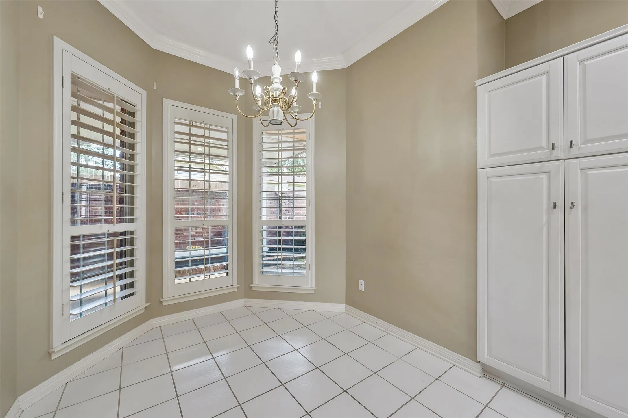 Single Family Residence For Sale in Smith County , 602 Paloma, Tyler, Texas 75703, 3 Bedroom, 2 Bathroom, 2 Garage spaces, 2,086 Sqft, built in 1995, mls#21380695, Real Estate Agent in Tyler, Homes For Sale in Smith county, Homes For Sale in Tyler, Realtor in Tyler Texas, Real Estate Brokerage Independent Realty Texas, Luminita Cordes Realtor