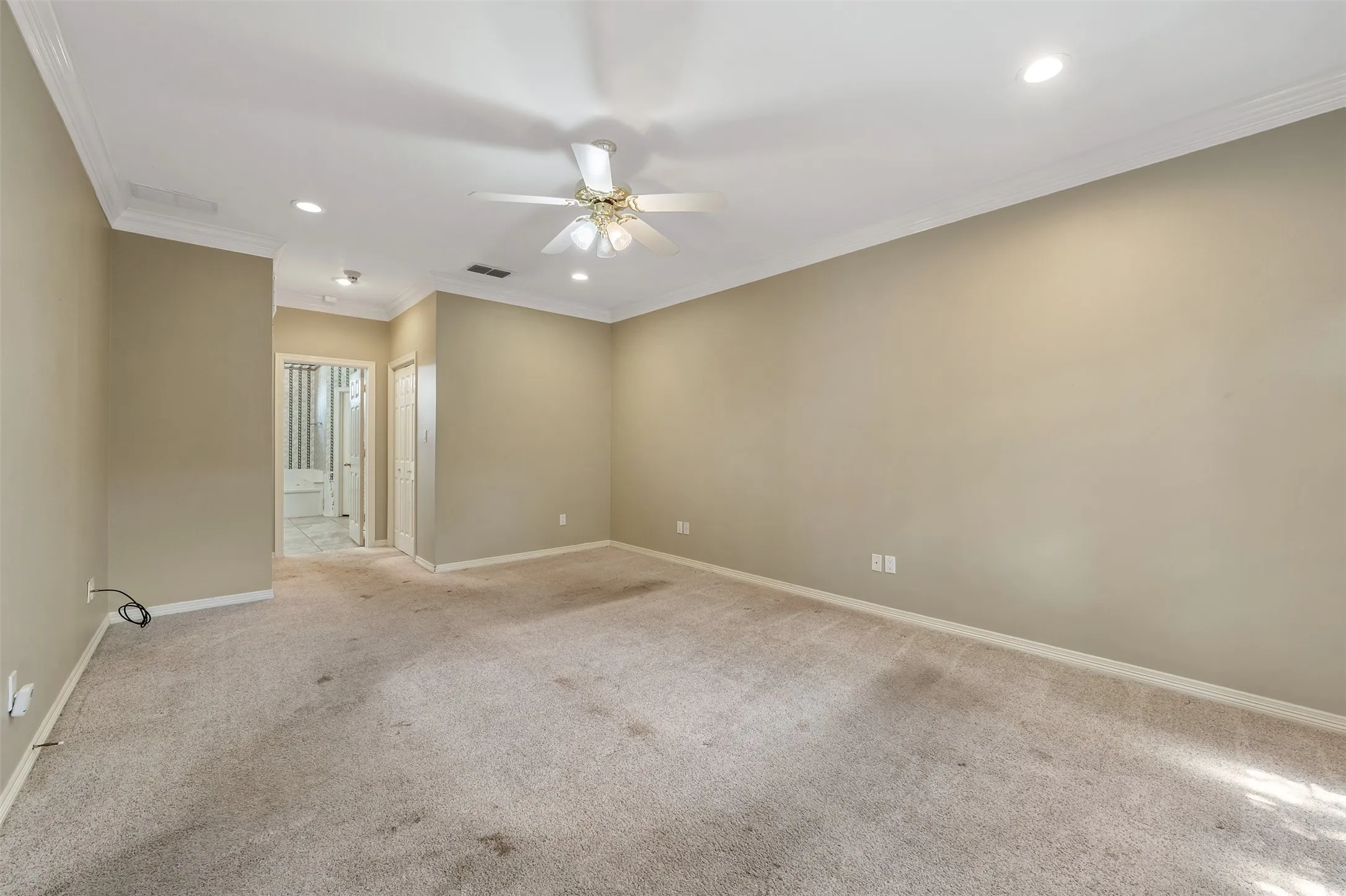 Single Family Residence For Sale in Smith County , 602 Paloma, Tyler, Texas 75703, 3 Bedroom, 2 Bathroom, 2 Garage spaces, 2,086 Sqft, built in 1995, mls#21380695, Real Estate Agent in Tyler, Homes For Sale in Smith county, Homes For Sale in Tyler, Realtor in Tyler Texas, Real Estate Brokerage Independent Realty Texas, Luminita Cordes Realtor