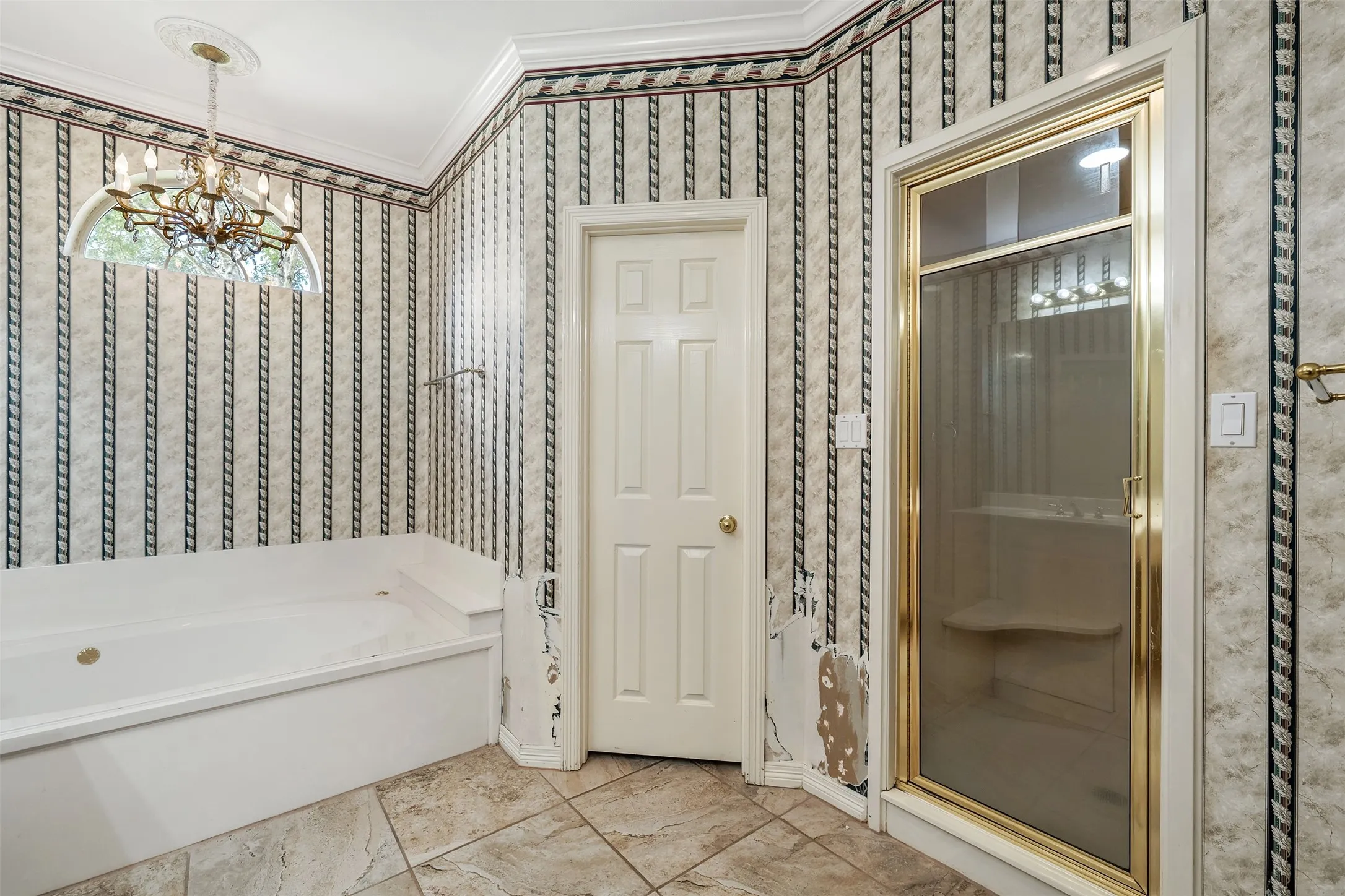 Single Family Residence For Sale in Smith County , 602 Paloma, Tyler, Texas 75703, 3 Bedroom, 2 Bathroom, 2 Garage spaces, 2,086 Sqft, built in 1995, mls#21380695, Real Estate Agent in Tyler, Homes For Sale in Smith county, Homes For Sale in Tyler, Realtor in Tyler Texas, Real Estate Brokerage Independent Realty Texas, Luminita Cordes Realtor