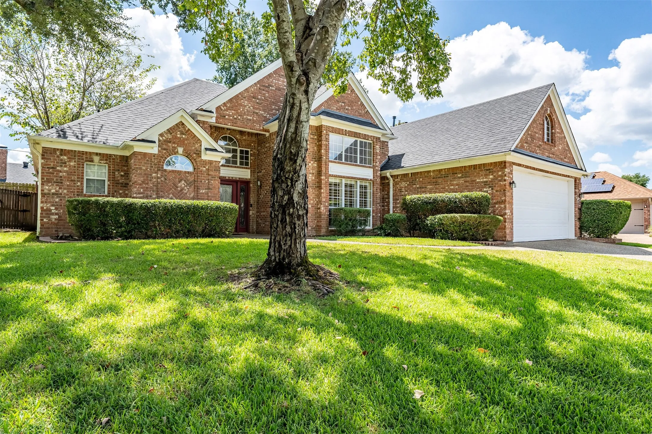 Single Family Residence For Sale in Smith County , 602 Paloma, Tyler, Texas 75703, 3 Bedroom, 2 Bathroom, 2 Garage spaces, 2,086 Sqft, built in 1995, mls#21380695, Real Estate Agent in Tyler, Homes For Sale in Smith county, Homes For Sale in Tyler, Realtor in Tyler Texas, Real Estate Brokerage Independent Realty Texas, Luminita Cordes Realtor