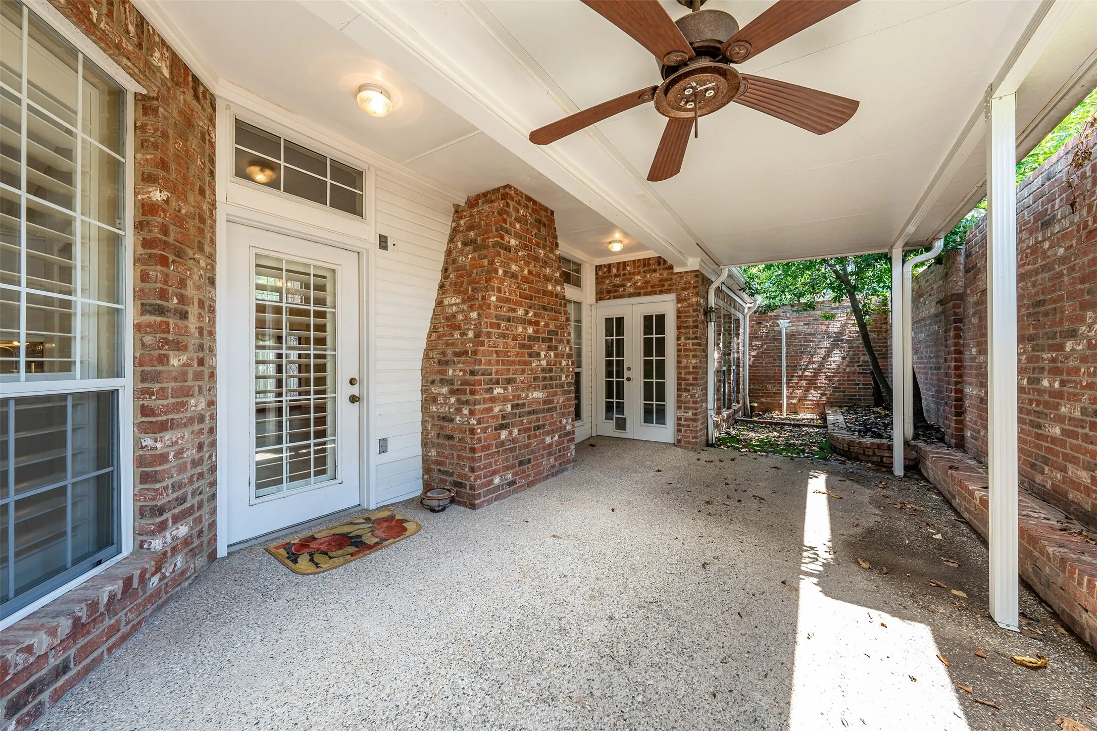 Single Family Residence For Sale in Smith County , 602 Paloma, Tyler, Texas 75703, 3 Bedroom, 2 Bathroom, 2 Garage spaces, 2,086 Sqft, built in 1995, mls#21380695, Real Estate Agent in Tyler, Homes For Sale in Smith county, Homes For Sale in Tyler, Realtor in Tyler Texas, Real Estate Brokerage Independent Realty Texas, Luminita Cordes Realtor