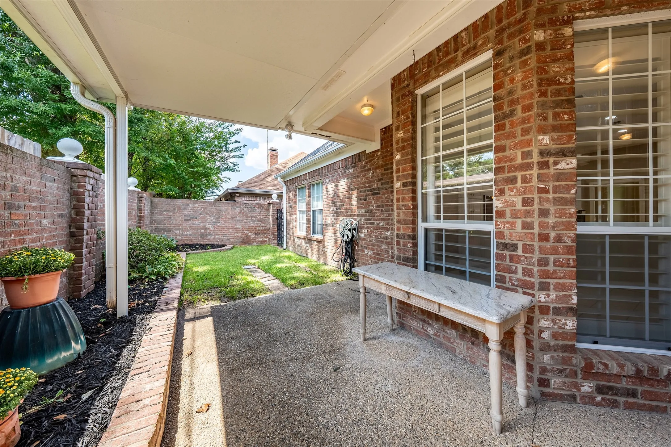 Single Family Residence For Sale in Smith County , 602 Paloma, Tyler, Texas 75703, 3 Bedroom, 2 Bathroom, 2 Garage spaces, 2,086 Sqft, built in 1995, mls#21380695, Real Estate Agent in Tyler, Homes For Sale in Smith county, Homes For Sale in Tyler, Realtor in Tyler Texas, Real Estate Brokerage Independent Realty Texas, Luminita Cordes Realtor