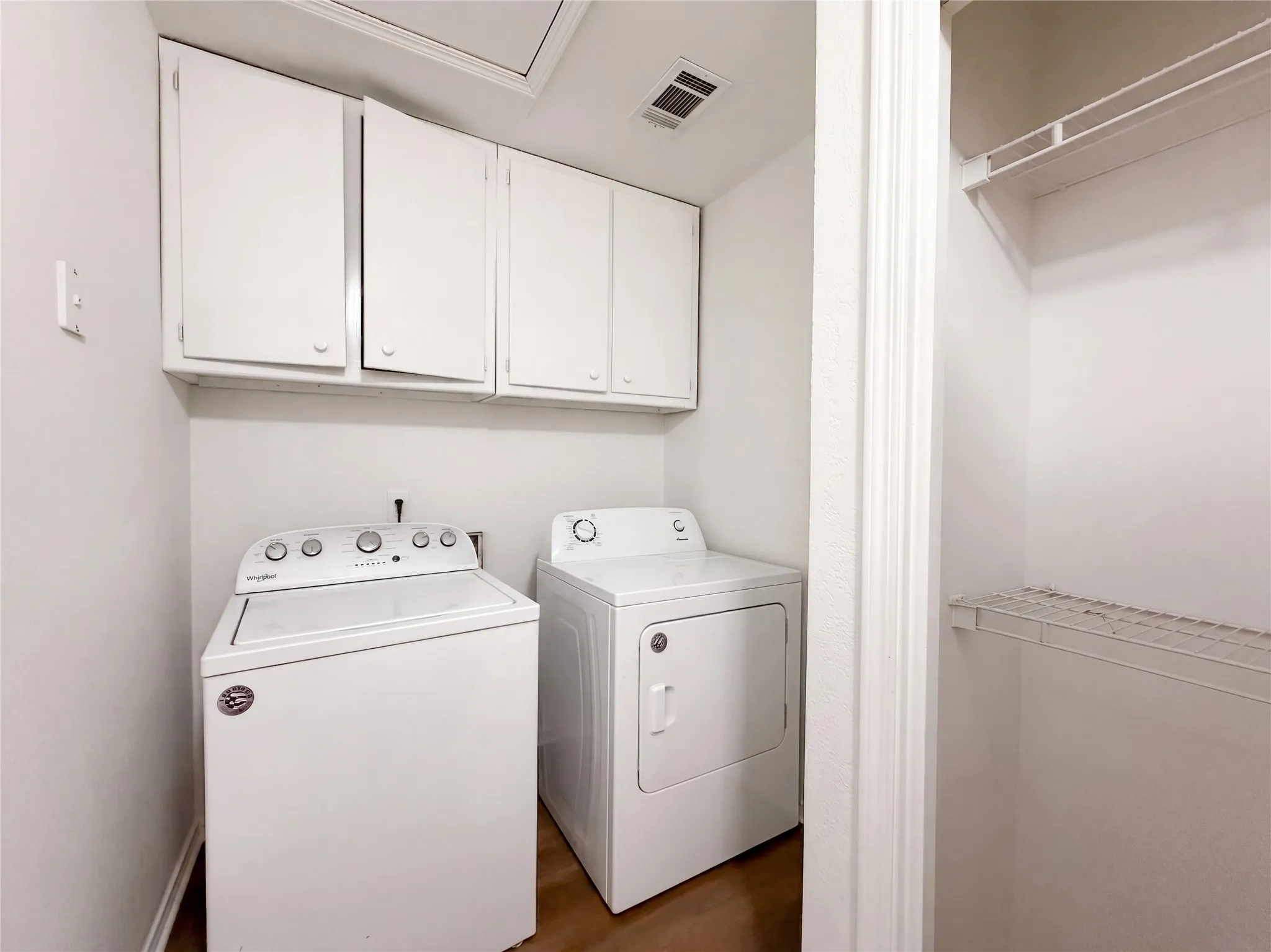 Single Family Residence For Sale in Tarrant County , 604 Todd Court, Burleson, Texas 76028, 3 Bedroom, 2 Bathroom, 2 Garage spaces, 1,536 Sqft, built in 1970, mls#21376803, Real Estate Agent in Burleson, Homes For Sale in Tarrant county, Homes For Sale in Burleson, Realtor in Burleson Texas, Real Estate Brokerage Independent Realty Texas, Luminita Cordes Realtor