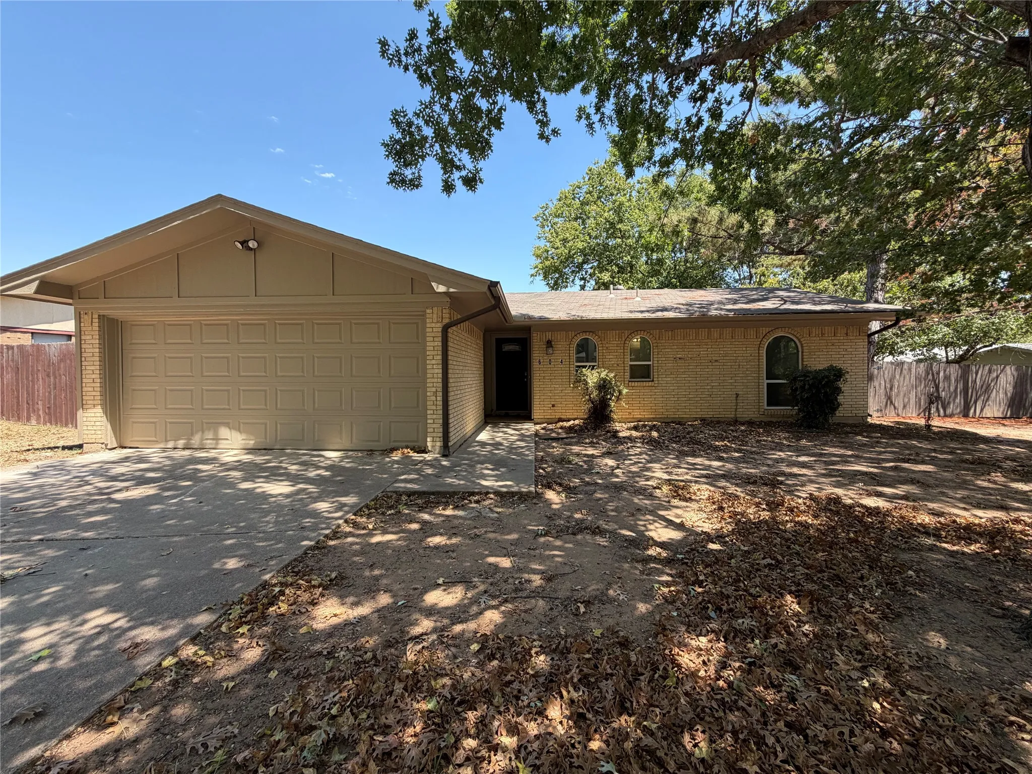 Single Family Residence For Sale in Tarrant County , 604 Todd Court, Burleson, Texas 76028, 3 Bedroom, 2 Bathroom, 2 Garage spaces, 1,536 Sqft, built in 1970, mls#21376803, Real Estate Agent in Burleson, Homes For Sale in Tarrant county, Homes For Sale in Burleson, Realtor in Burleson Texas, Real Estate Brokerage Independent Realty Texas, Luminita Cordes Realtor