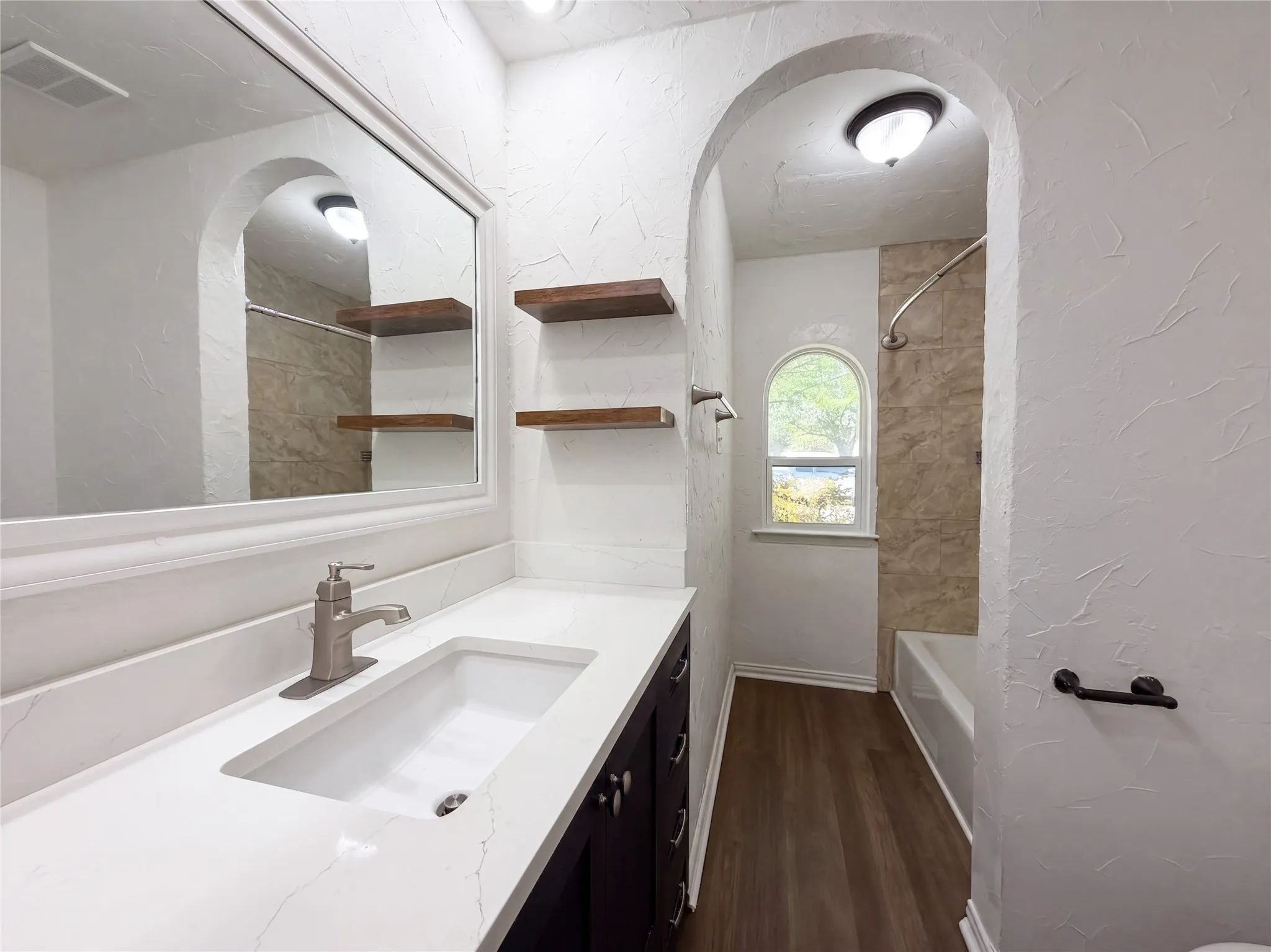 Single Family Residence For Sale in Tarrant County , 604 Todd Court, Burleson, Texas 76028, 3 Bedroom, 2 Bathroom, 2 Garage spaces, 1,536 Sqft, built in 1970, mls#21376803, Real Estate Agent in Burleson, Homes For Sale in Tarrant county, Homes For Sale in Burleson, Realtor in Burleson Texas, Real Estate Brokerage Independent Realty Texas, Luminita Cordes Realtor