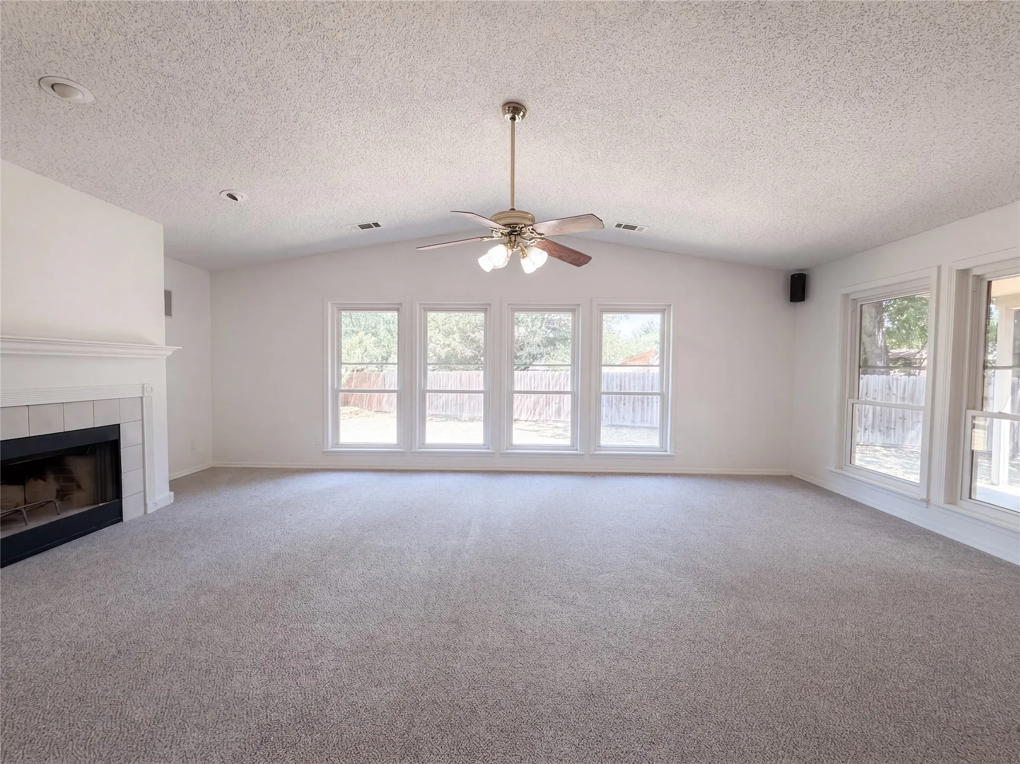 Single Family Residence For Sale in Tarrant County , 604 Todd Court, Burleson, Texas 76028, 3 Bedroom, 2 Bathroom, 2 Garage spaces, 1,536 Sqft, built in 1970, mls#21376803, Real Estate Agent in Burleson, Homes For Sale in Tarrant county, Homes For Sale in Burleson, Realtor in Burleson Texas, Real Estate Brokerage Independent Realty Texas, Luminita Cordes Realtor