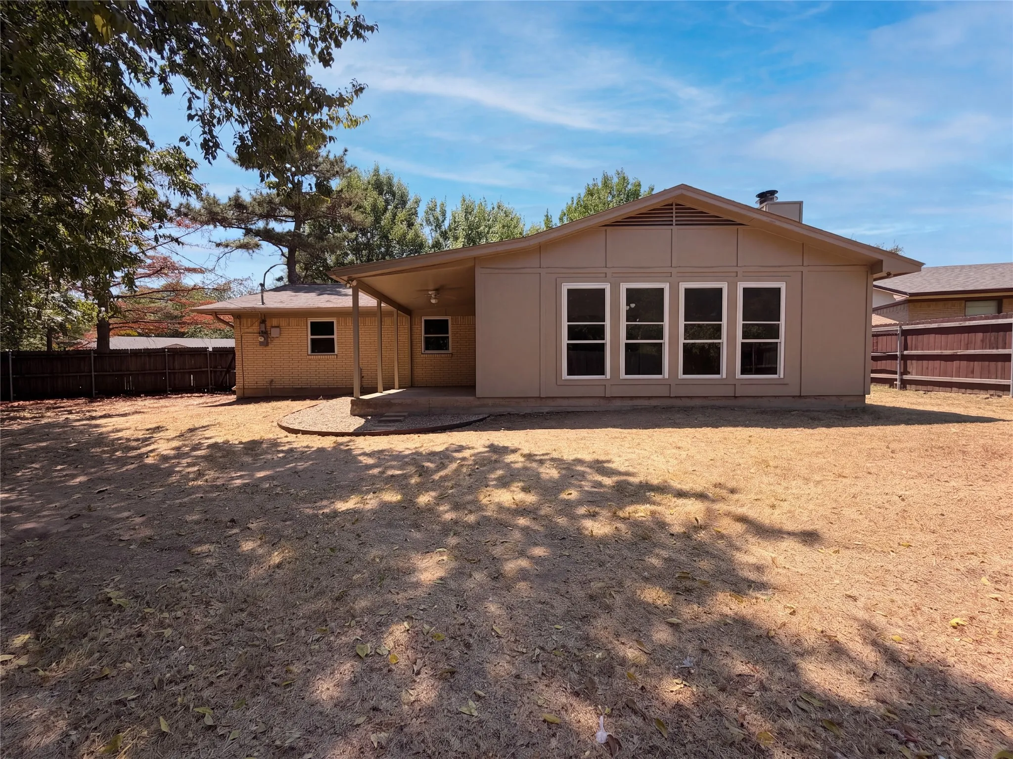 Single Family Residence For Sale in Tarrant County , 604 Todd Court, Burleson, Texas 76028, 3 Bedroom, 2 Bathroom, 2 Garage spaces, 1,536 Sqft, built in 1970, mls#21376803, Real Estate Agent in Burleson, Homes For Sale in Tarrant county, Homes For Sale in Burleson, Realtor in Burleson Texas, Real Estate Brokerage Independent Realty Texas, Luminita Cordes Realtor