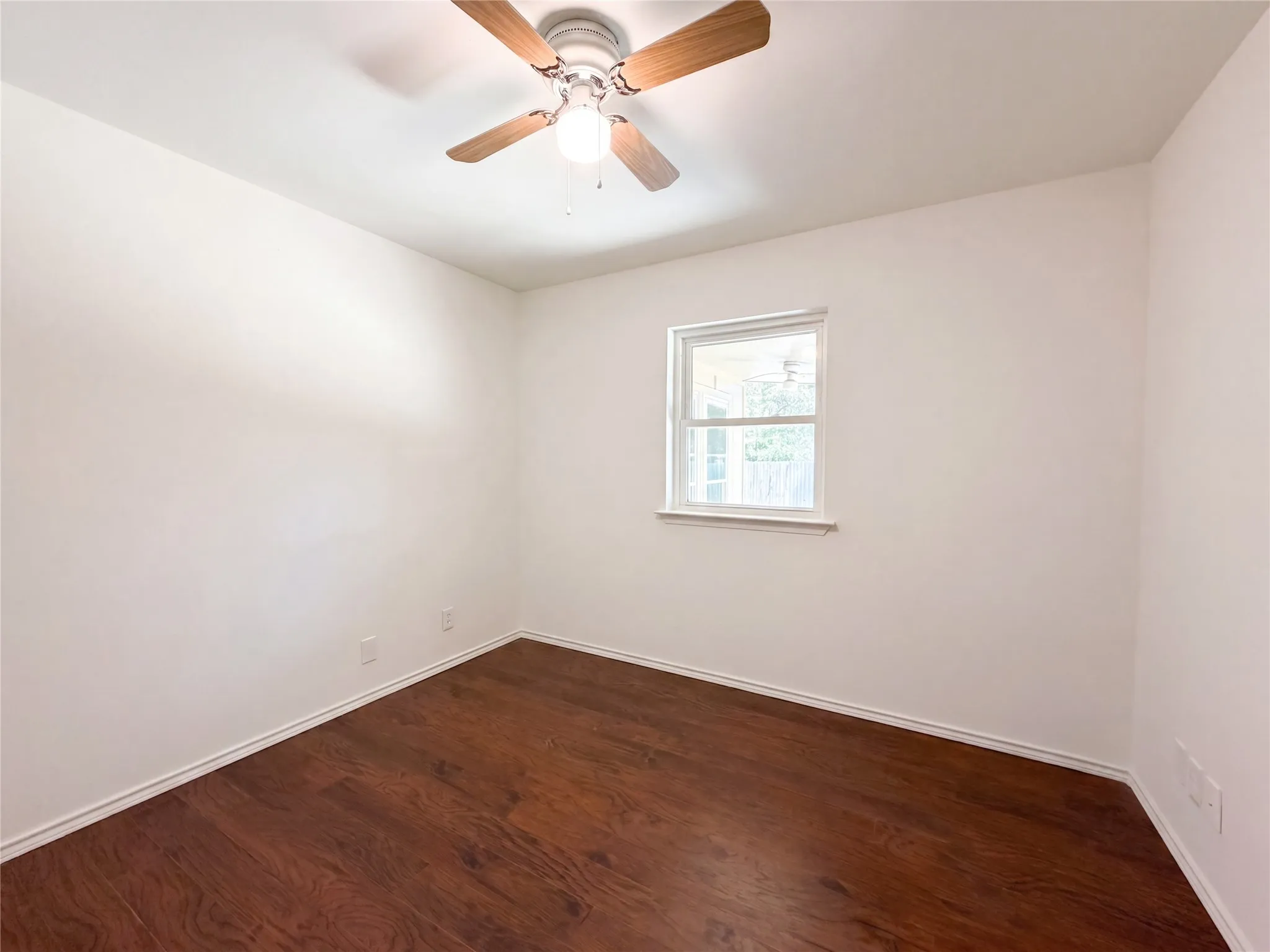 Single Family Residence For Sale in Tarrant County , 604 Todd Court, Burleson, Texas 76028, 3 Bedroom, 2 Bathroom, 2 Garage spaces, 1,536 Sqft, built in 1970, mls#21376803, Real Estate Agent in Burleson, Homes For Sale in Tarrant county, Homes For Sale in Burleson, Realtor in Burleson Texas, Real Estate Brokerage Independent Realty Texas, Luminita Cordes Realtor