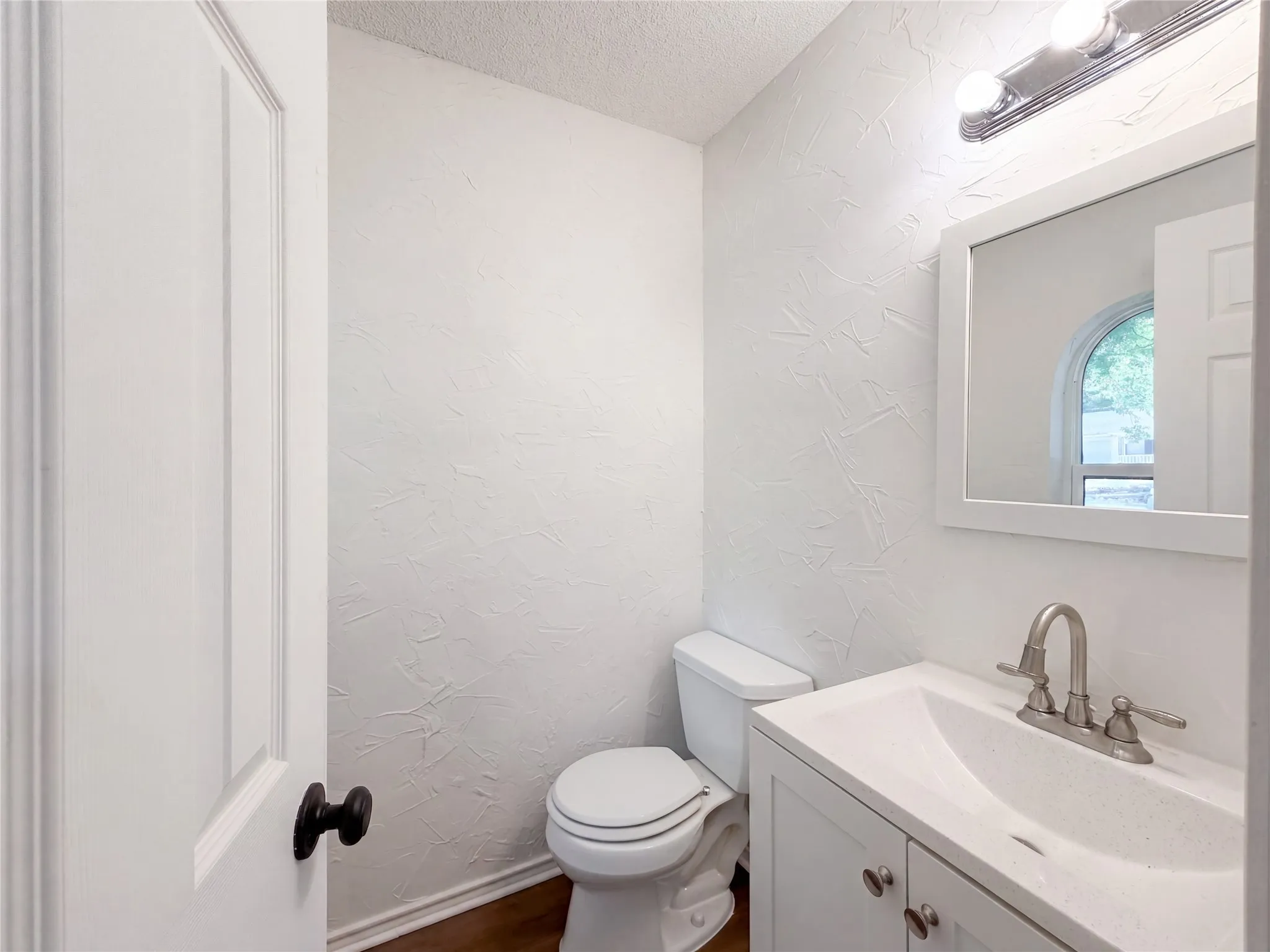 Single Family Residence For Sale in Tarrant County , 604 Todd Court, Burleson, Texas 76028, 3 Bedroom, 2 Bathroom, 2 Garage spaces, 1,536 Sqft, built in 1970, mls#21376803, Real Estate Agent in Burleson, Homes For Sale in Tarrant county, Homes For Sale in Burleson, Realtor in Burleson Texas, Real Estate Brokerage Independent Realty Texas, Luminita Cordes Realtor