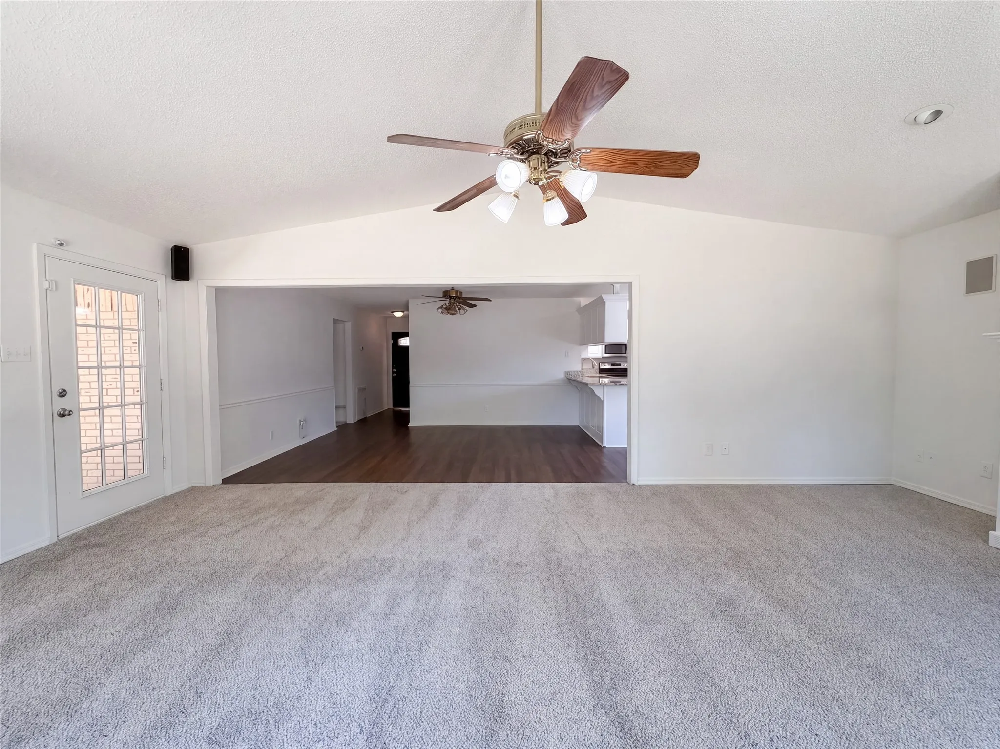 Single Family Residence For Sale in Tarrant County , 604 Todd Court, Burleson, Texas 76028, 3 Bedroom, 2 Bathroom, 2 Garage spaces, 1,536 Sqft, built in 1970, mls#21376803, Real Estate Agent in Burleson, Homes For Sale in Tarrant county, Homes For Sale in Burleson, Realtor in Burleson Texas, Real Estate Brokerage Independent Realty Texas, Luminita Cordes Realtor