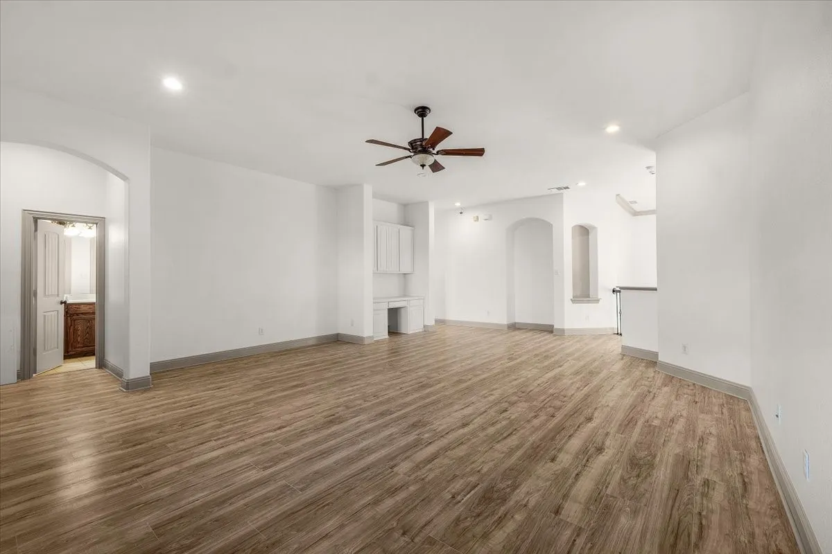 Single Family Residence For Rent in Dallas County , 116 San Bernard Drive, Irving, Texas 75039, 6 Bedroom, 6 Bathroom, 3 Garage spaces, 5,013 Sqft, built in 2010, mls#21380709, Real Estate Agent in Irving, Homes For Rent in Dallas county, Homes For Rent in Irving, Realtor in Irving Texas, Real Estate Brokerage Independent Realty Texas, Luminita Cordes Realtor