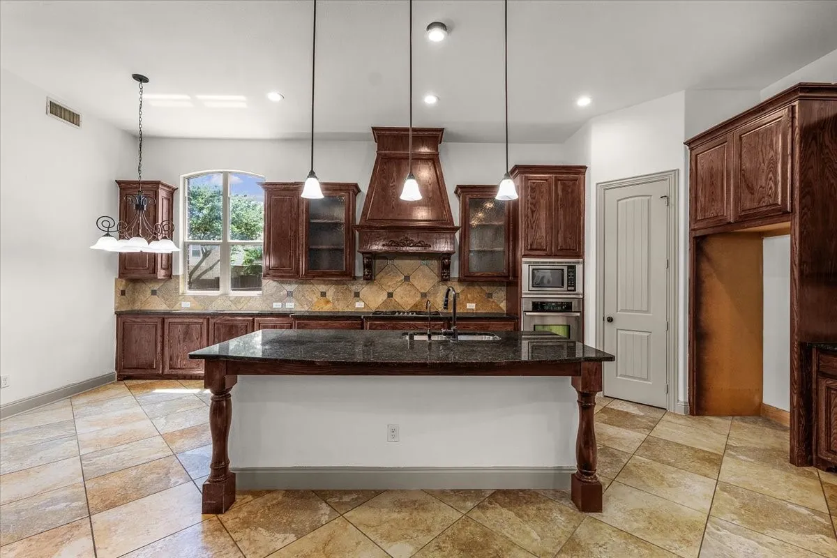 Single Family Residence For Rent in Dallas County , 116 San Bernard Drive, Irving, Texas 75039, 6 Bedroom, 6 Bathroom, 3 Garage spaces, 5,013 Sqft, built in 2010, mls#21380709, Real Estate Agent in Irving, Homes For Rent in Dallas county, Homes For Rent in Irving, Realtor in Irving Texas, Real Estate Brokerage Independent Realty Texas, Luminita Cordes Realtor