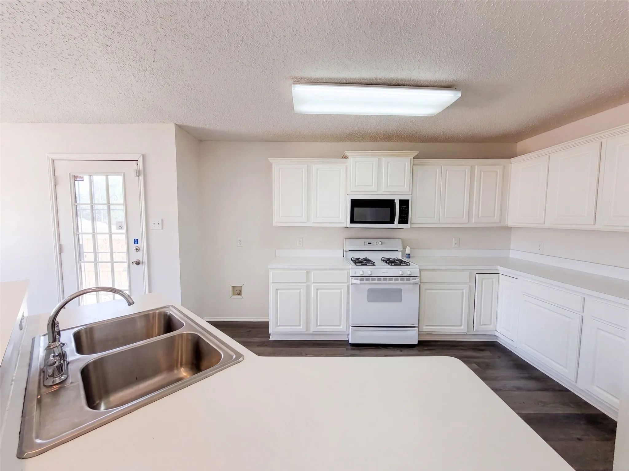 Single Family Residence For Sale in Dallas County , 213 Cozy Lane, Cedar Hill, Texas 75104, 6 Bedroom, 3 Bathroom, 2 Garage spaces, 3,962 Sqft, built in 2001, mls#21376373, Real Estate Agent in Cedar Hill, Homes For Sale in Dallas county, Homes For Sale in Cedar Hill, Realtor in Cedar Hill Texas, Real Estate Brokerage Independent Realty Texas, Luminita Cordes Realtor