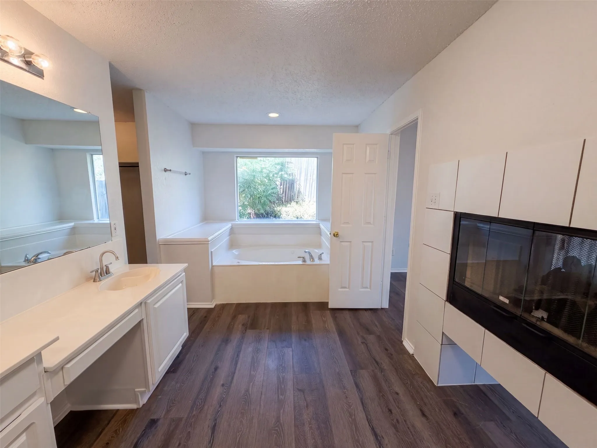 Single Family Residence For Sale in Dallas County , 213 Cozy Lane, Cedar Hill, Texas 75104, 6 Bedroom, 3 Bathroom, 2 Garage spaces, 3,962 Sqft, built in 2001, mls#21376373, Real Estate Agent in Cedar Hill, Homes For Sale in Dallas county, Homes For Sale in Cedar Hill, Realtor in Cedar Hill Texas, Real Estate Brokerage Independent Realty Texas, Luminita Cordes Realtor