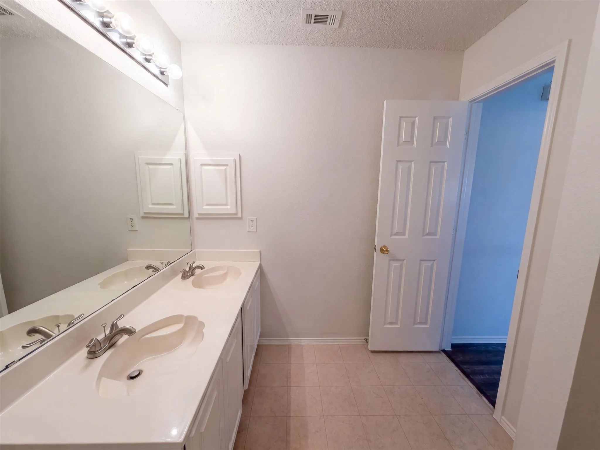 Single Family Residence For Sale in Dallas County , 213 Cozy Lane, Cedar Hill, Texas 75104, 6 Bedroom, 3 Bathroom, 2 Garage spaces, 3,962 Sqft, built in 2001, mls#21376373, Real Estate Agent in Cedar Hill, Homes For Sale in Dallas county, Homes For Sale in Cedar Hill, Realtor in Cedar Hill Texas, Real Estate Brokerage Independent Realty Texas, Luminita Cordes Realtor