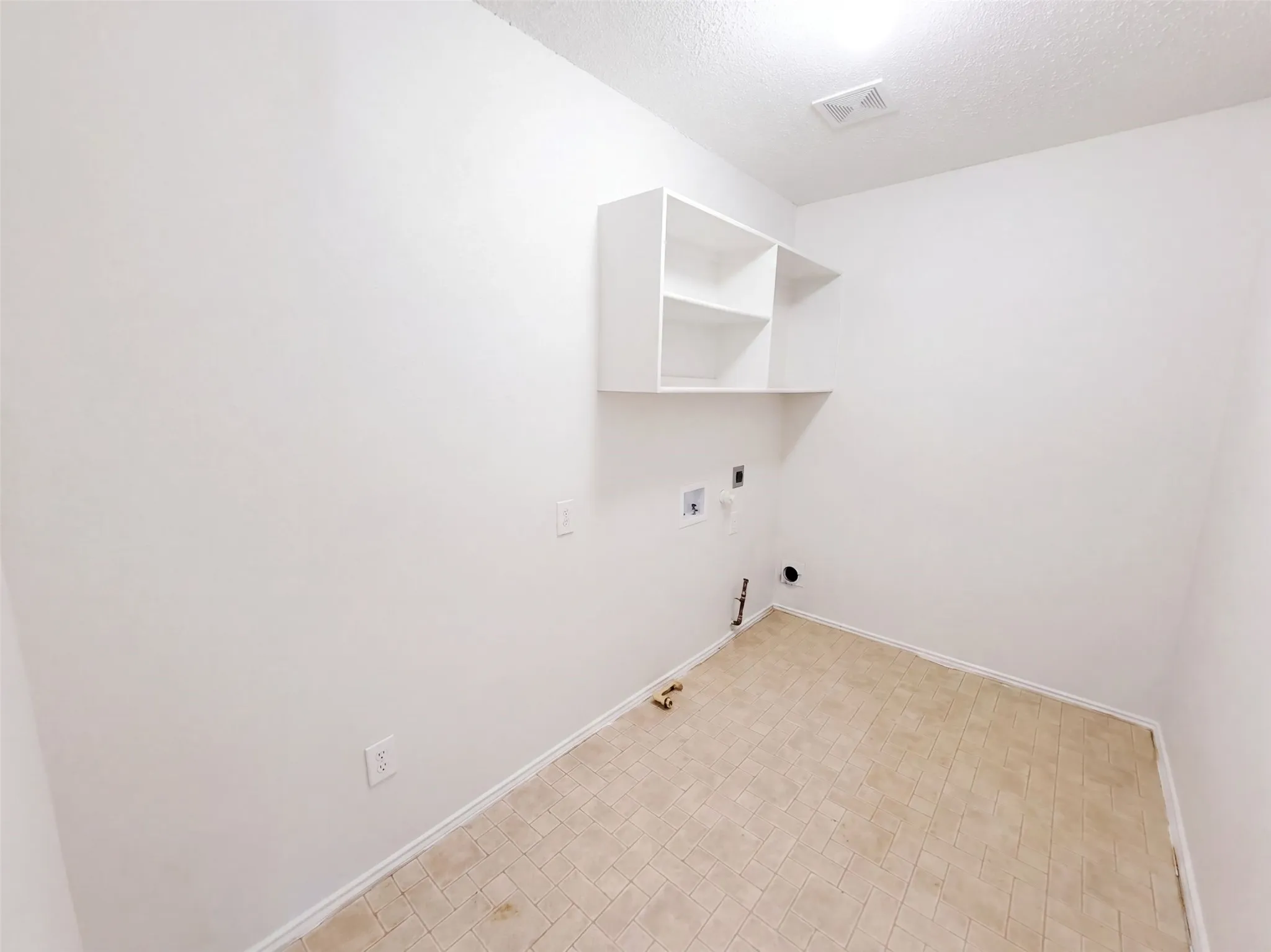 Single Family Residence For Sale in Dallas County , 213 Cozy Lane, Cedar Hill, Texas 75104, 6 Bedroom, 3 Bathroom, 2 Garage spaces, 3,962 Sqft, built in 2001, mls#21376373, Real Estate Agent in Cedar Hill, Homes For Sale in Dallas county, Homes For Sale in Cedar Hill, Realtor in Cedar Hill Texas, Real Estate Brokerage Independent Realty Texas, Luminita Cordes Realtor
